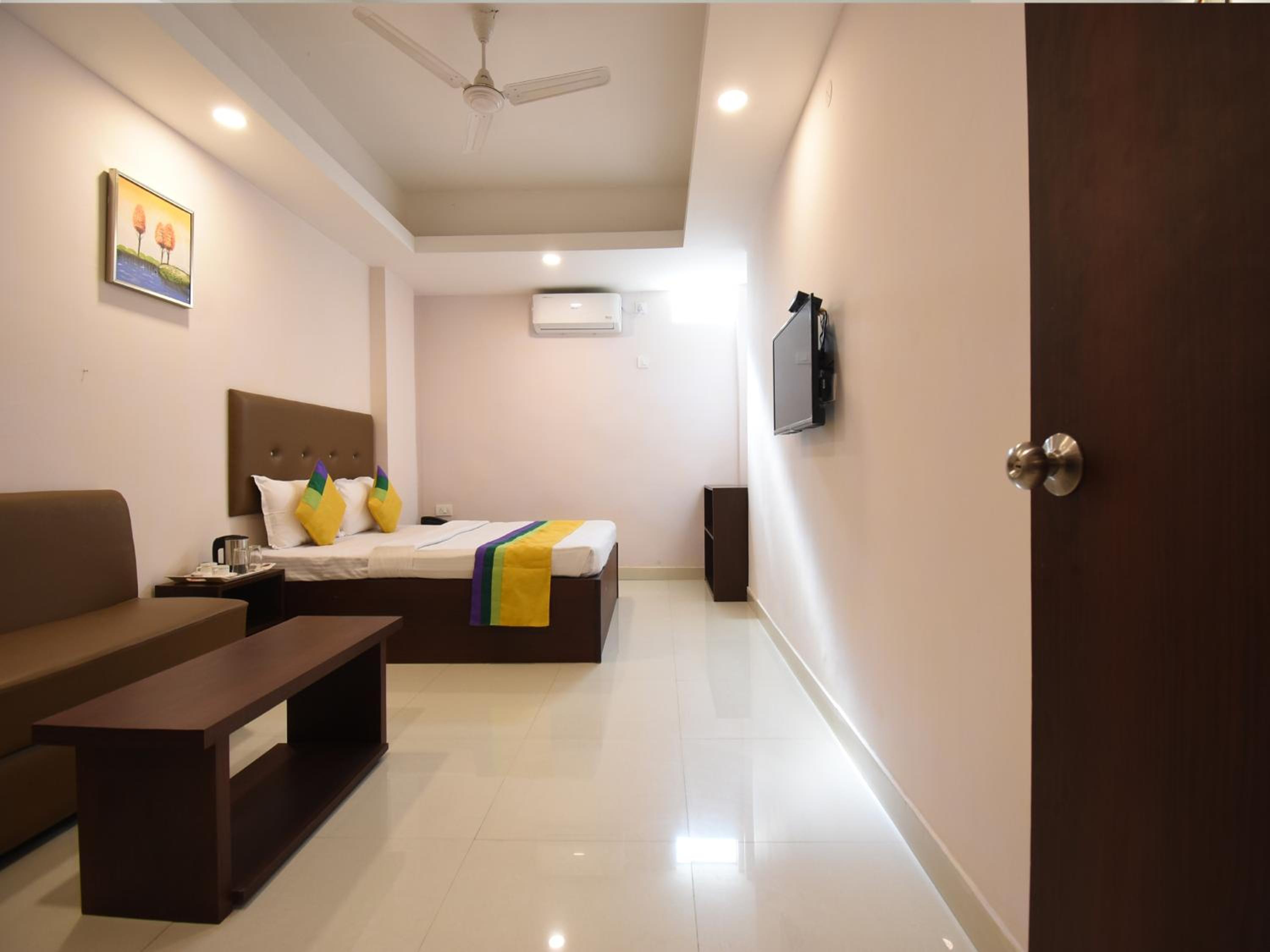 Standard King Room photo 1