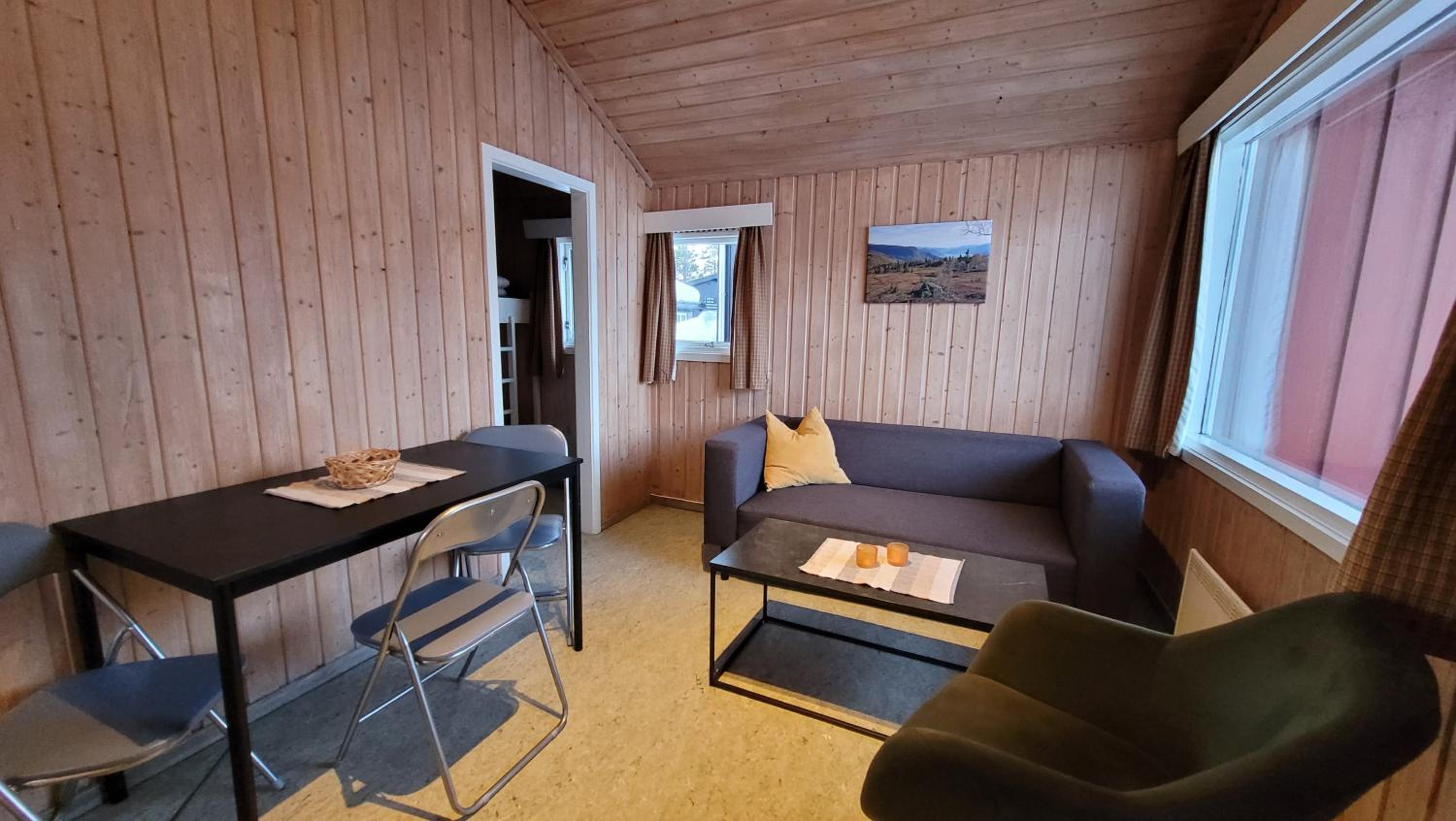 Cottage with Shared Bathroom photo 3