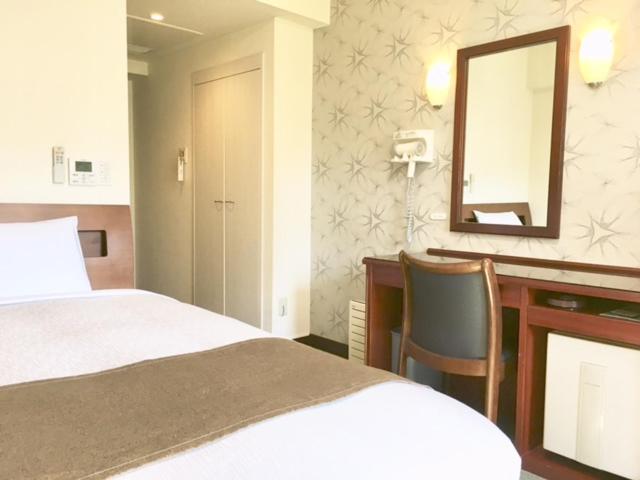 Single Room with Bathroom - Smoking photo 3