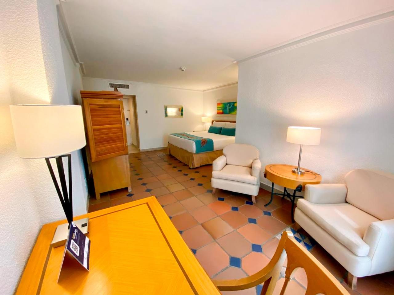 Large Double Room - Photo 3