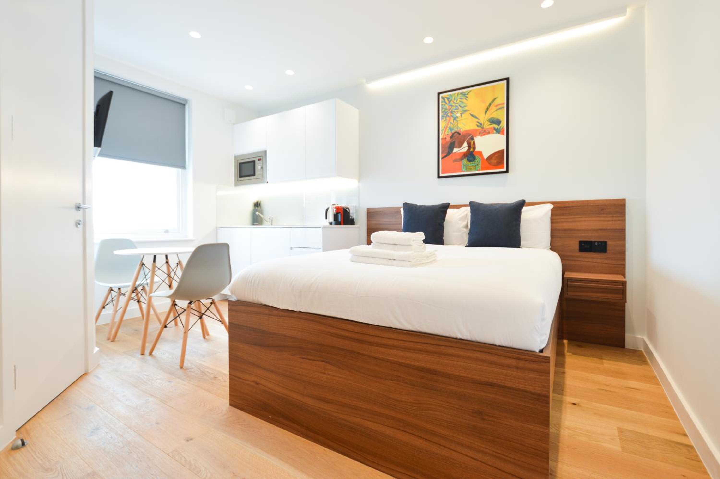 Small Studio Apartment photo 3