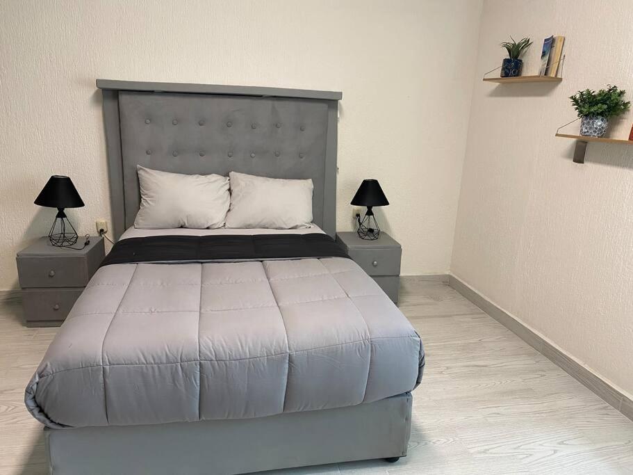 Five-Bedroom House photo 1