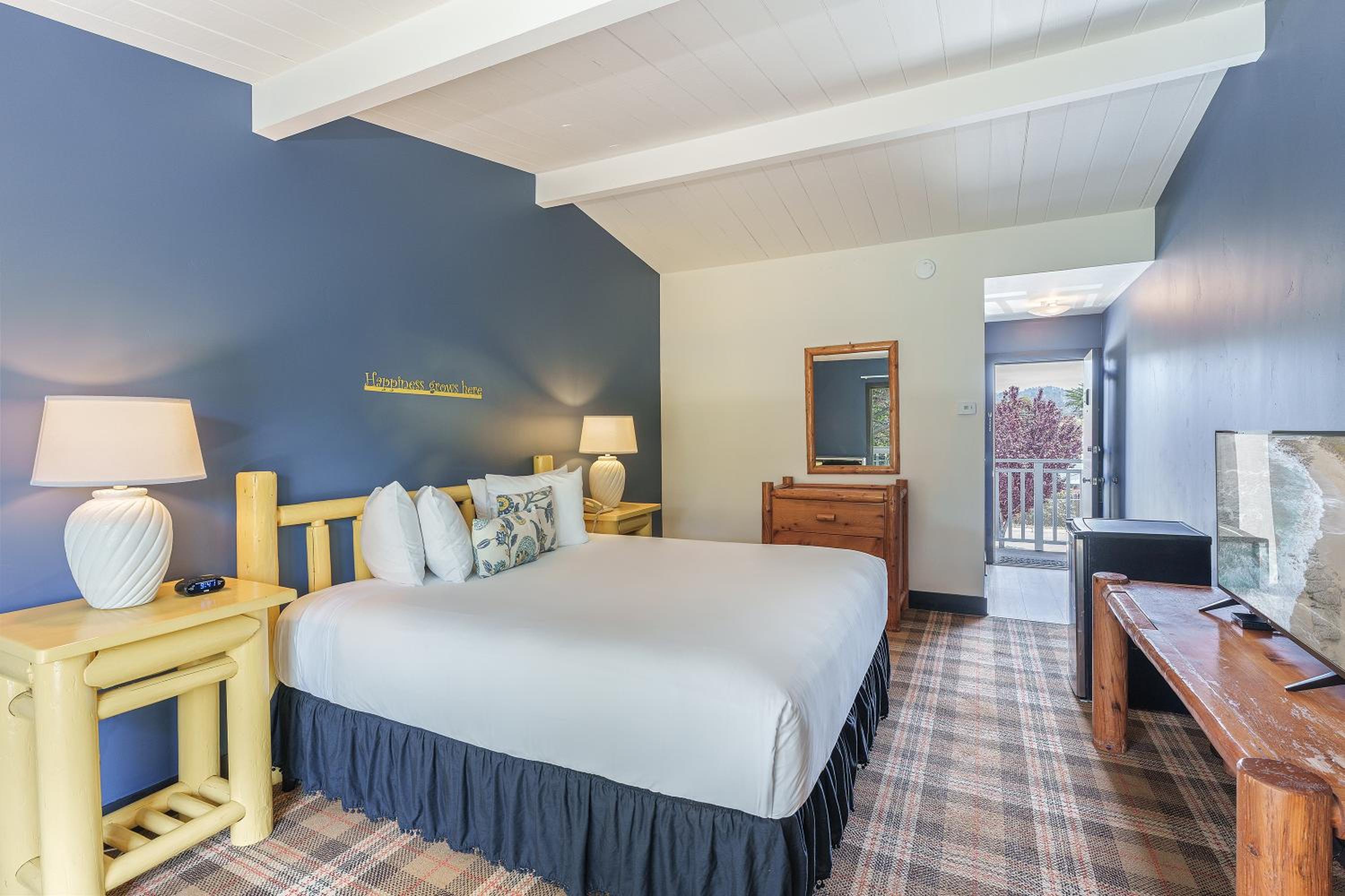 Standard King Room - Photo 8