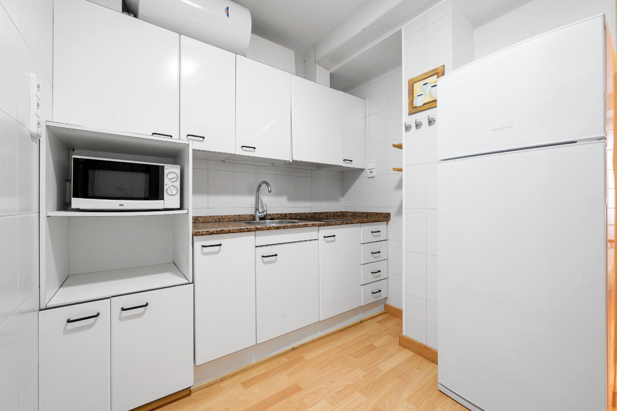 One-Bedroom Apartment - Photo 3