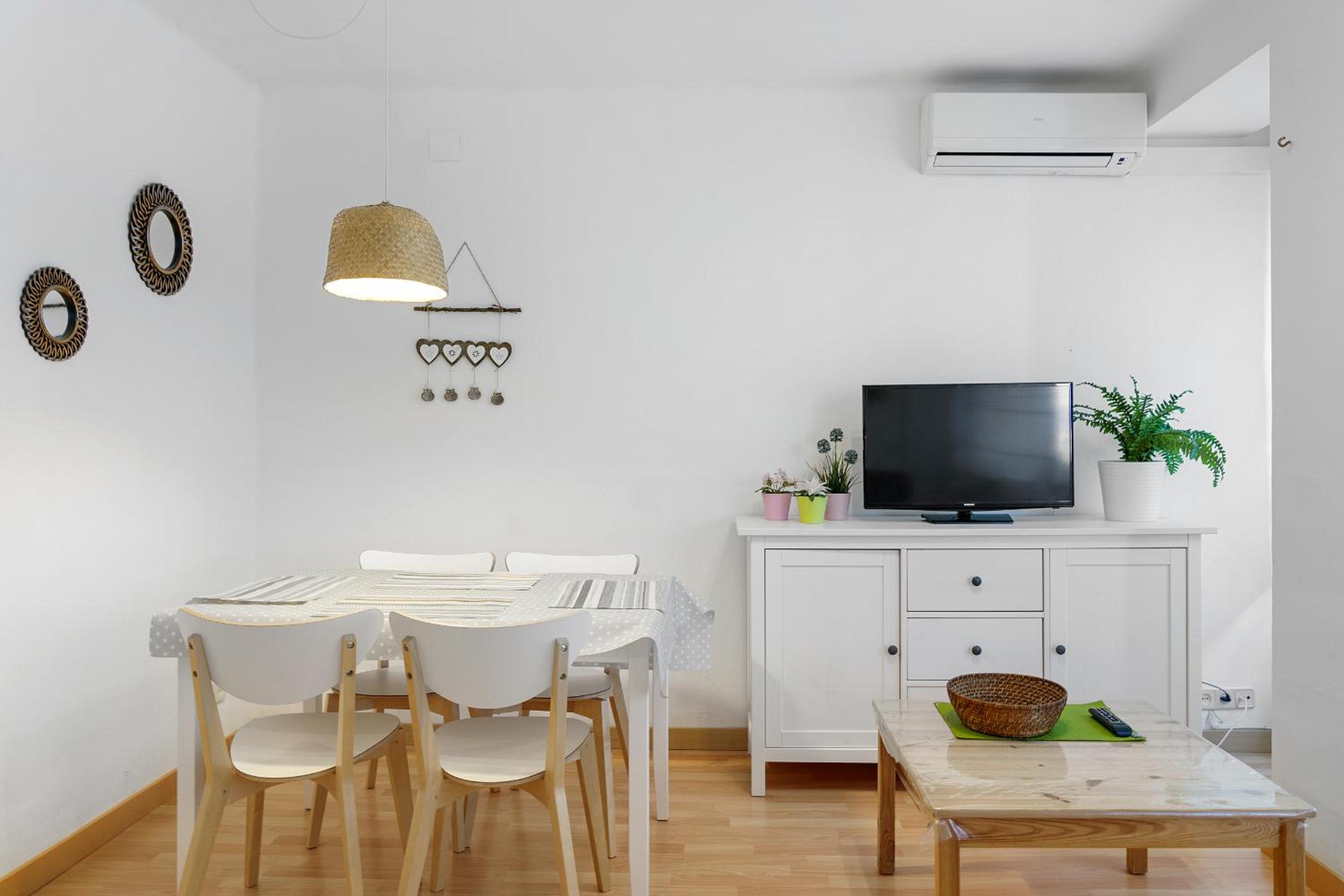 One-Bedroom Apartment - Photo 4
