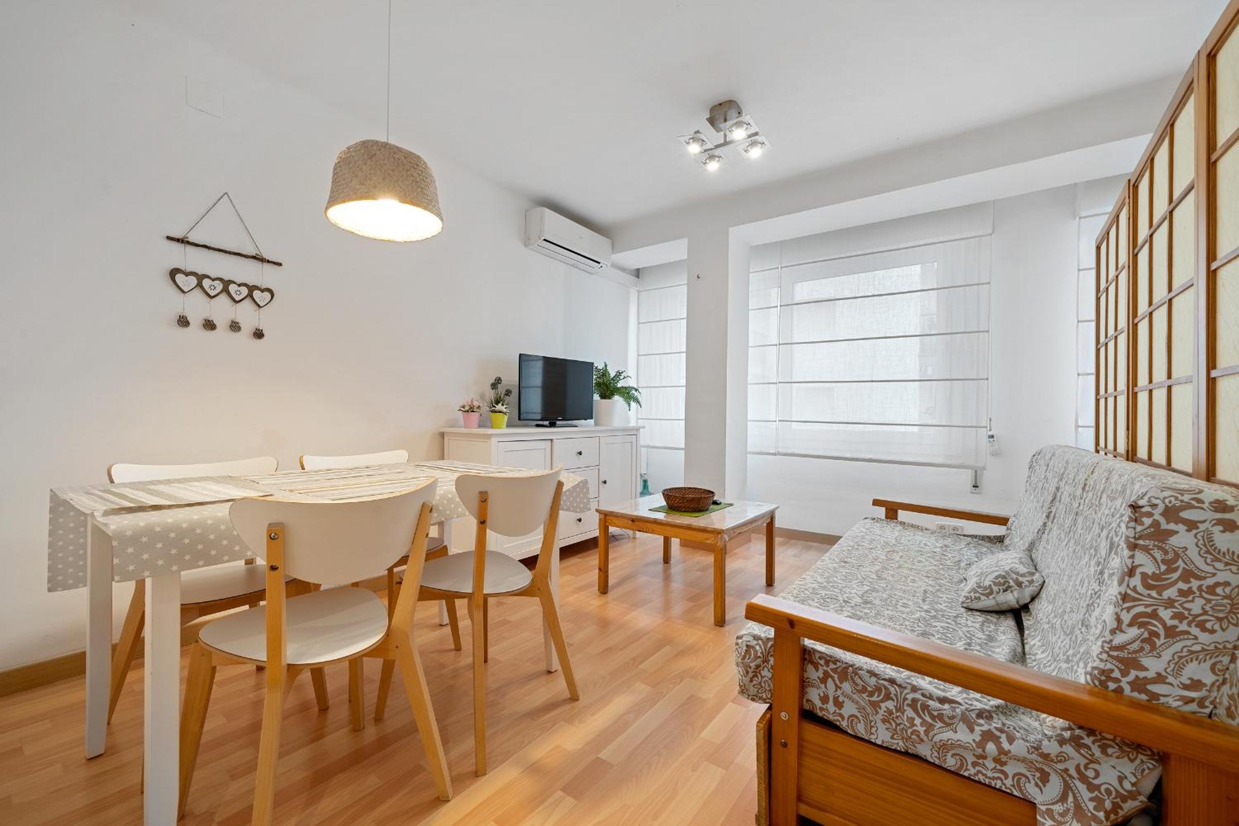 One-Bedroom Apartment - Photo 2