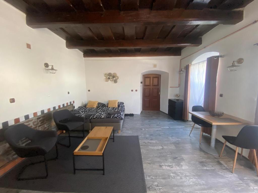 One-Bedroom Apartment - Photo 20