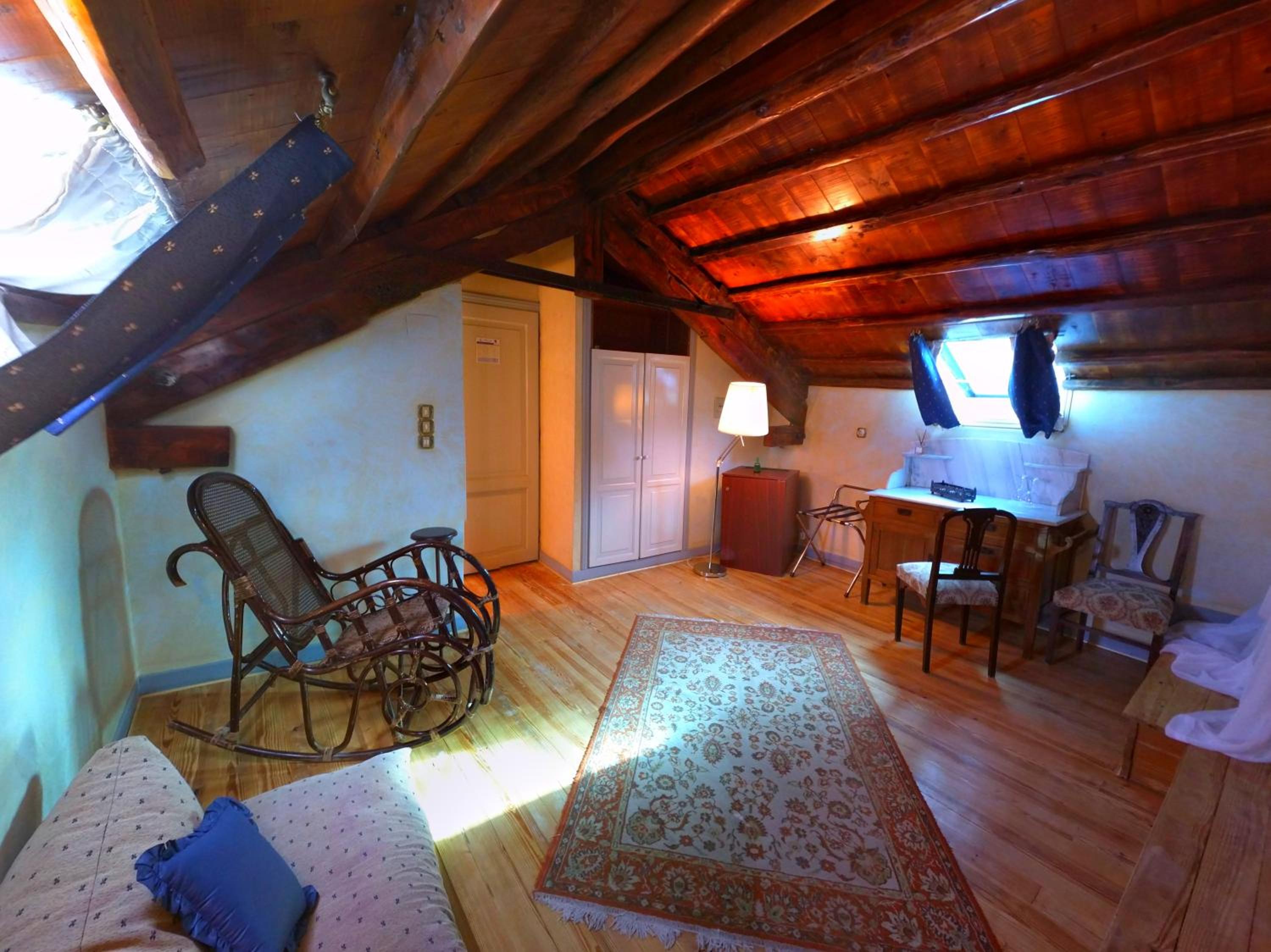 Mansion Attic Studio photo 2
