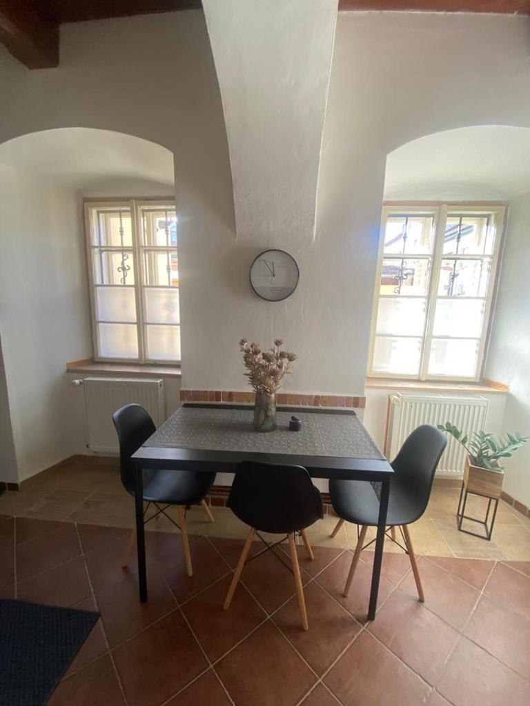 One-Bedroom Apartment - Photo 2