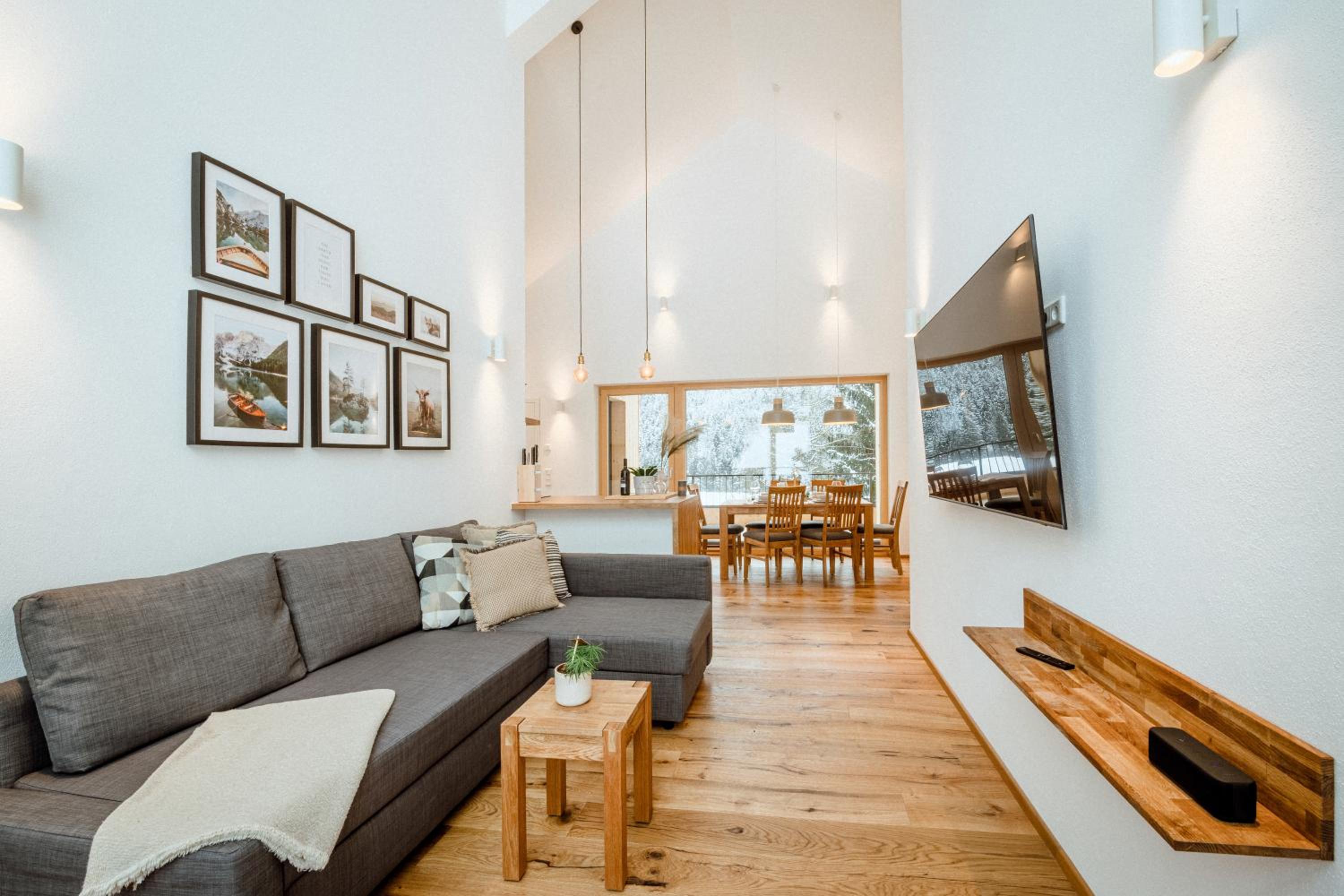 Apartment with terrace and mountain view