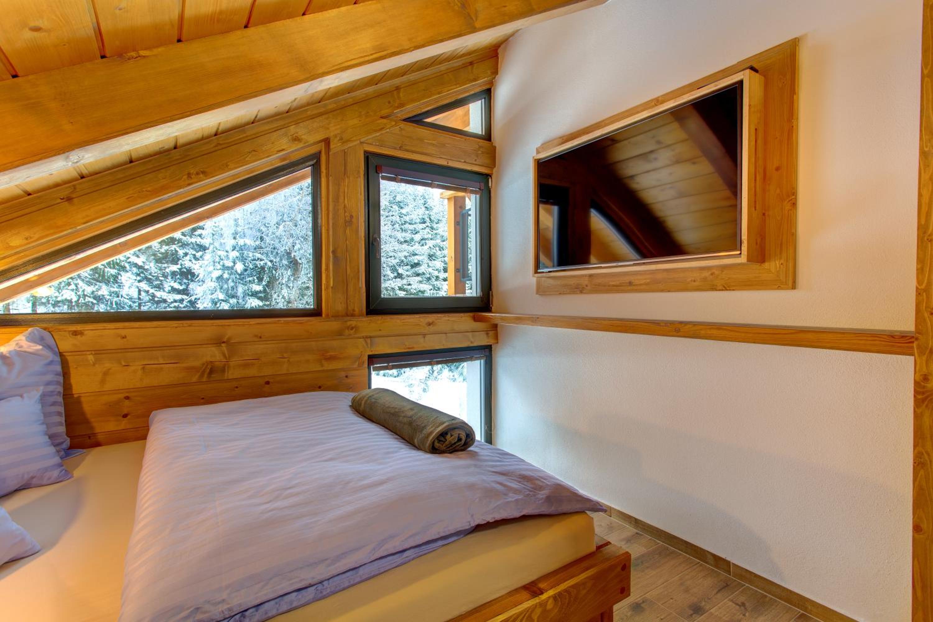 Deluxe Suite with Spa Bath photo 3