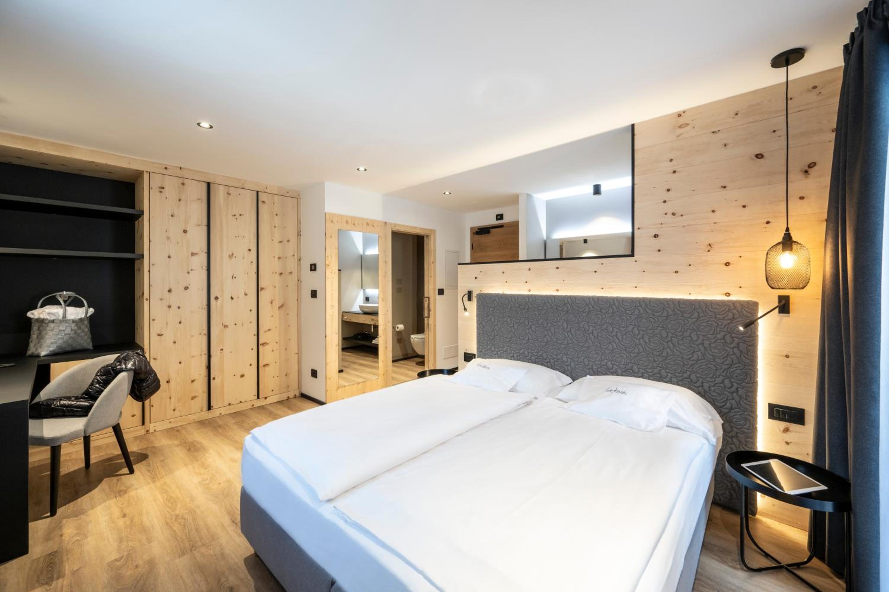 Deluxe Double Room with Shower