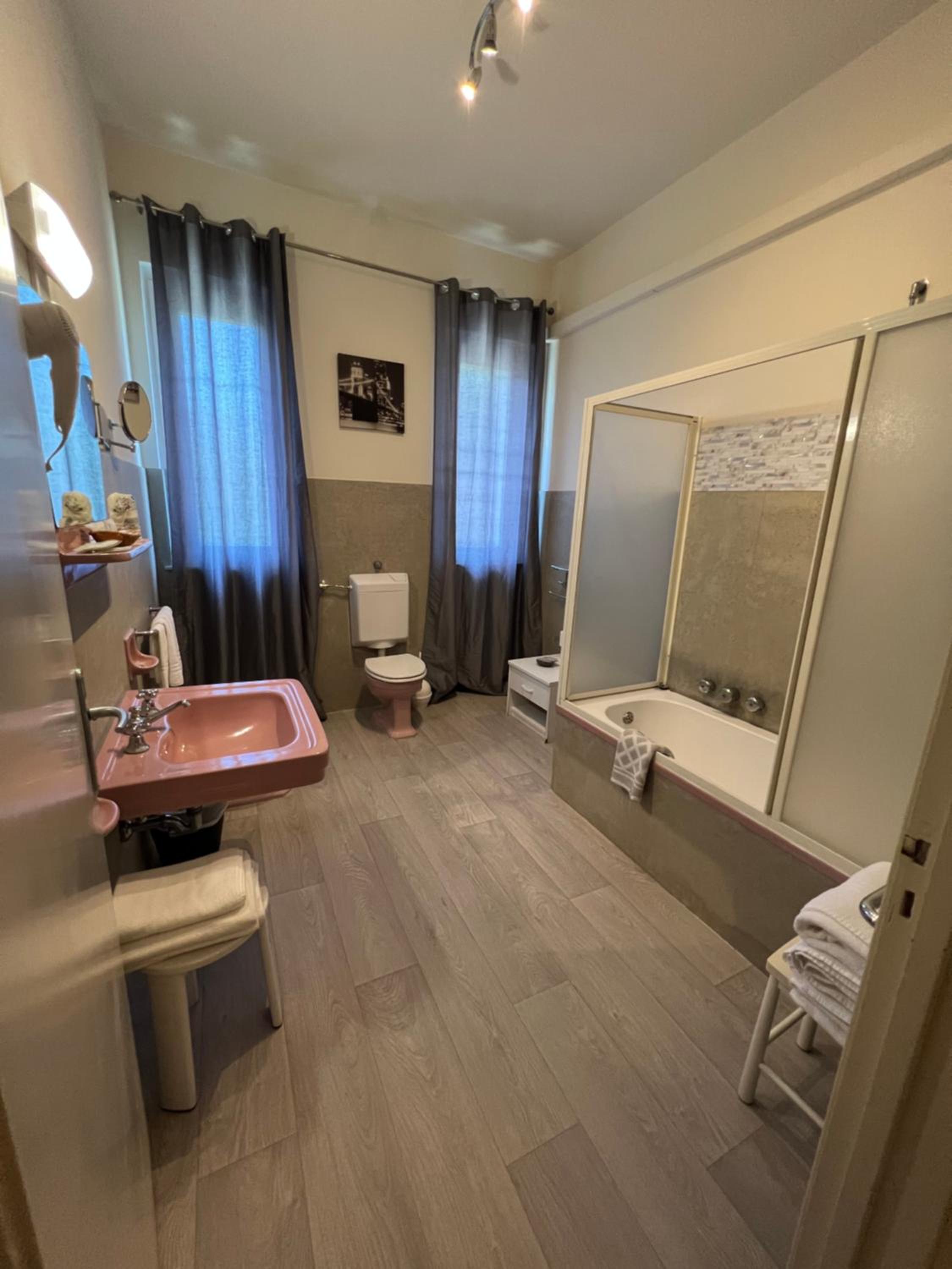 Standard Quadruple Room - Photo 18