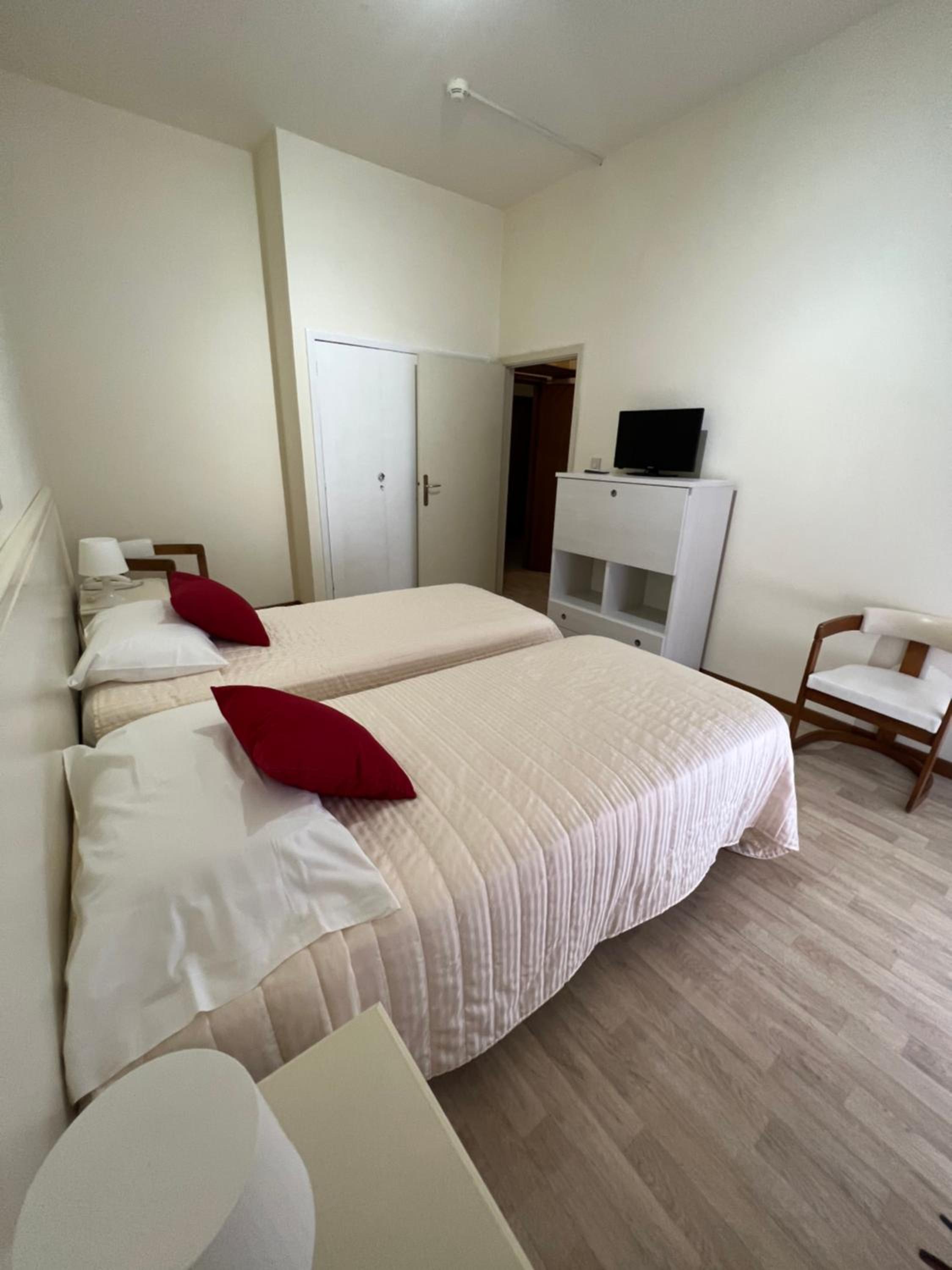 Standard Quadruple Room - Photo 14