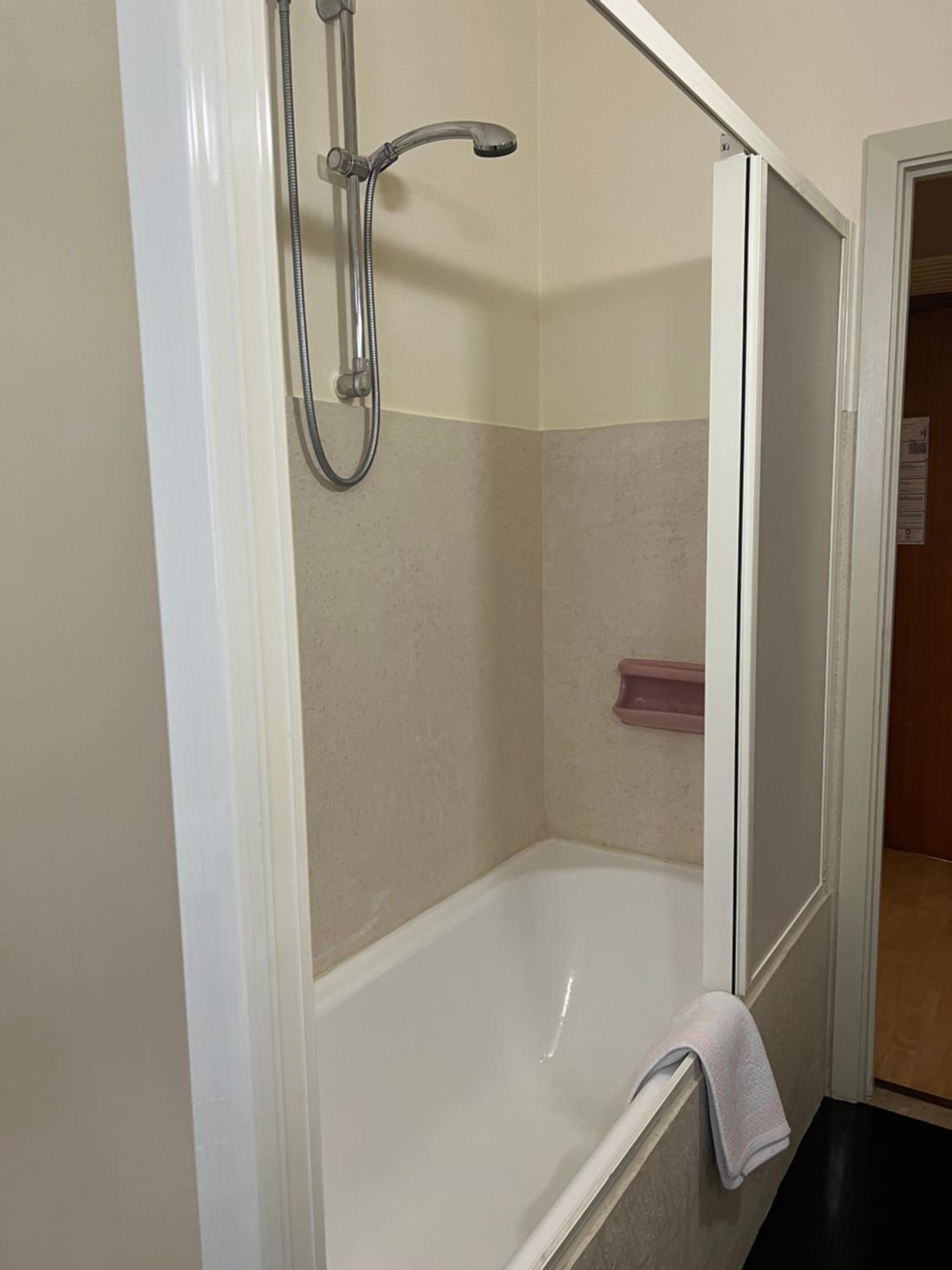 Standard Quadruple Room - Photo 5