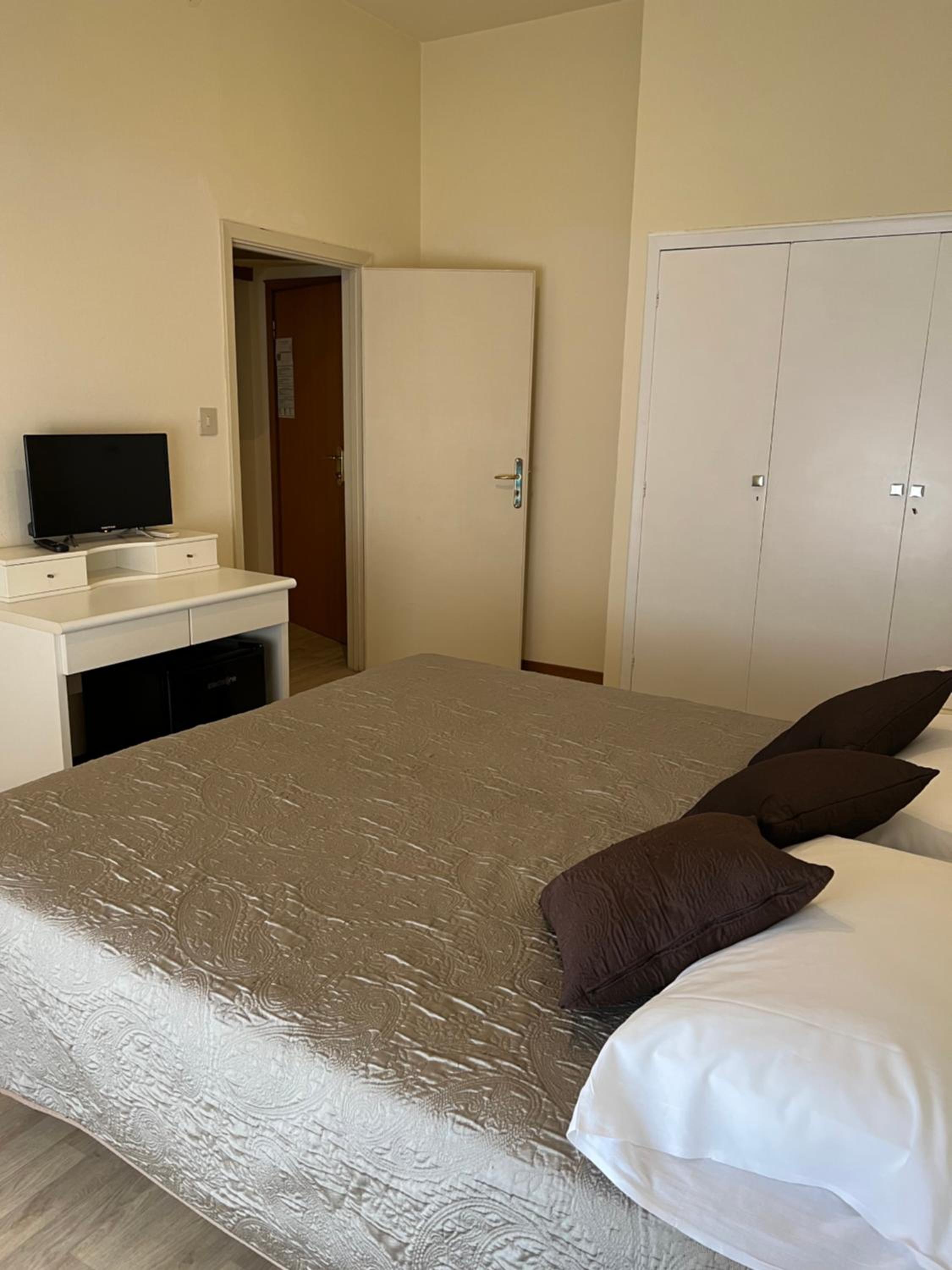 Standard Quadruple Room - Photo 29