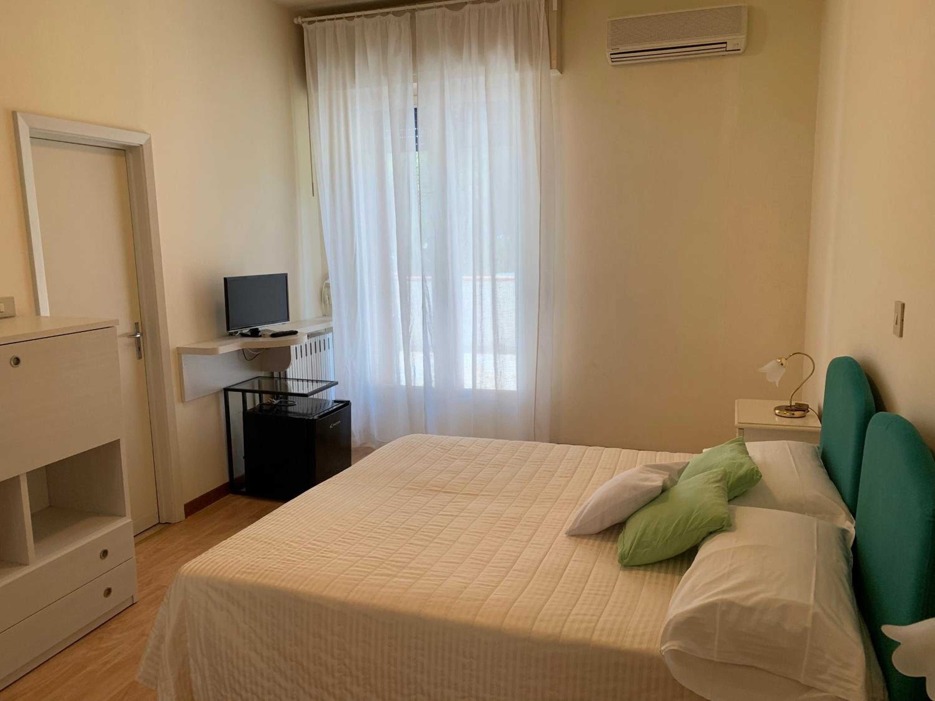 Double or Twin Room - Photo 13