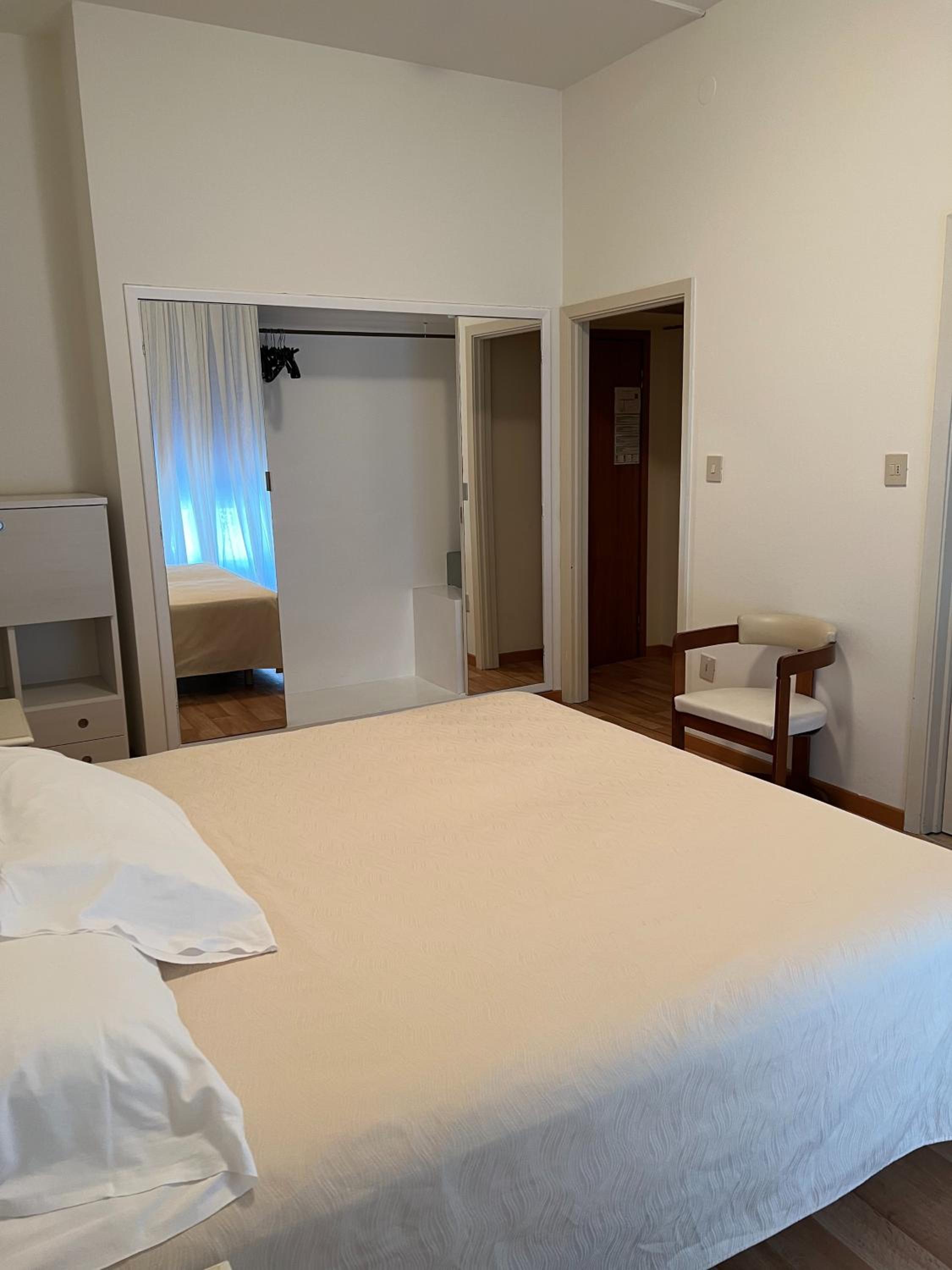 Double or Twin Room - Photo 3