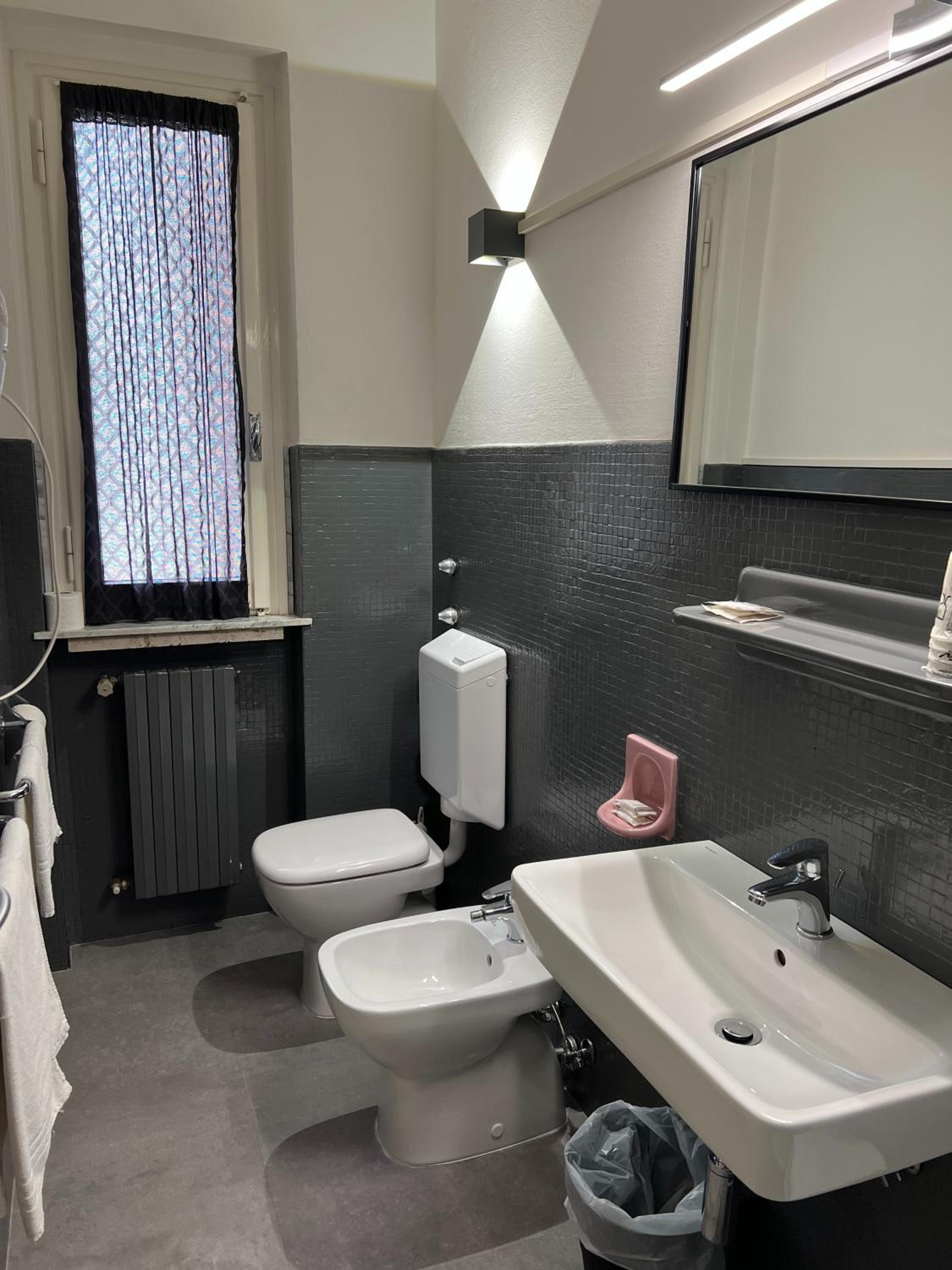 Double or Twin Room - Photo 15