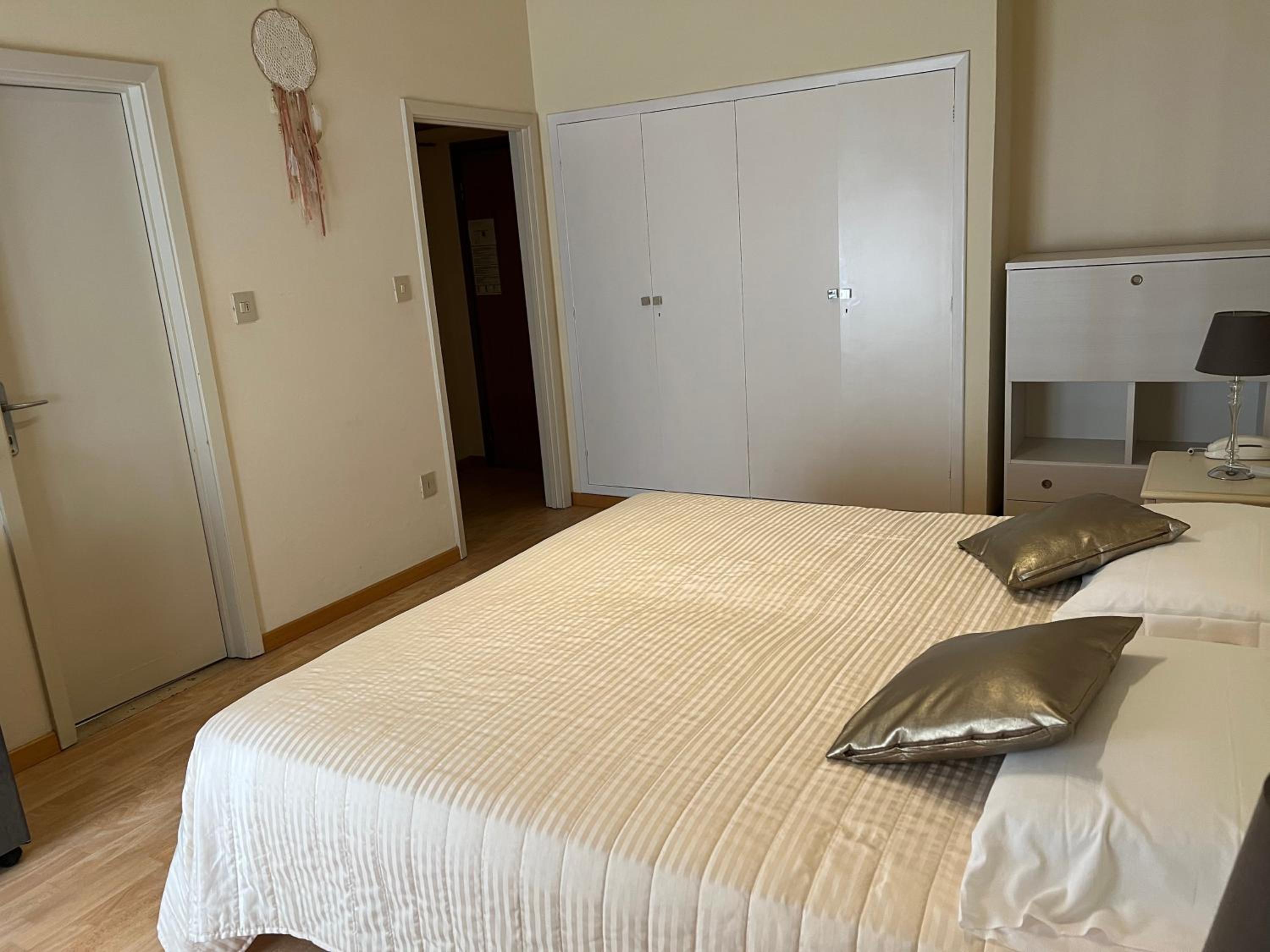 Double or Twin Room - Photo 17