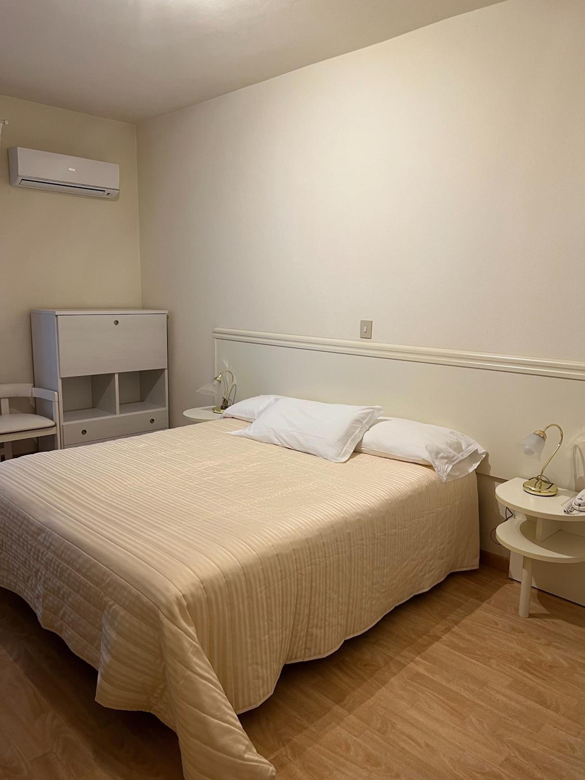 Double or Twin Room - Photo 10