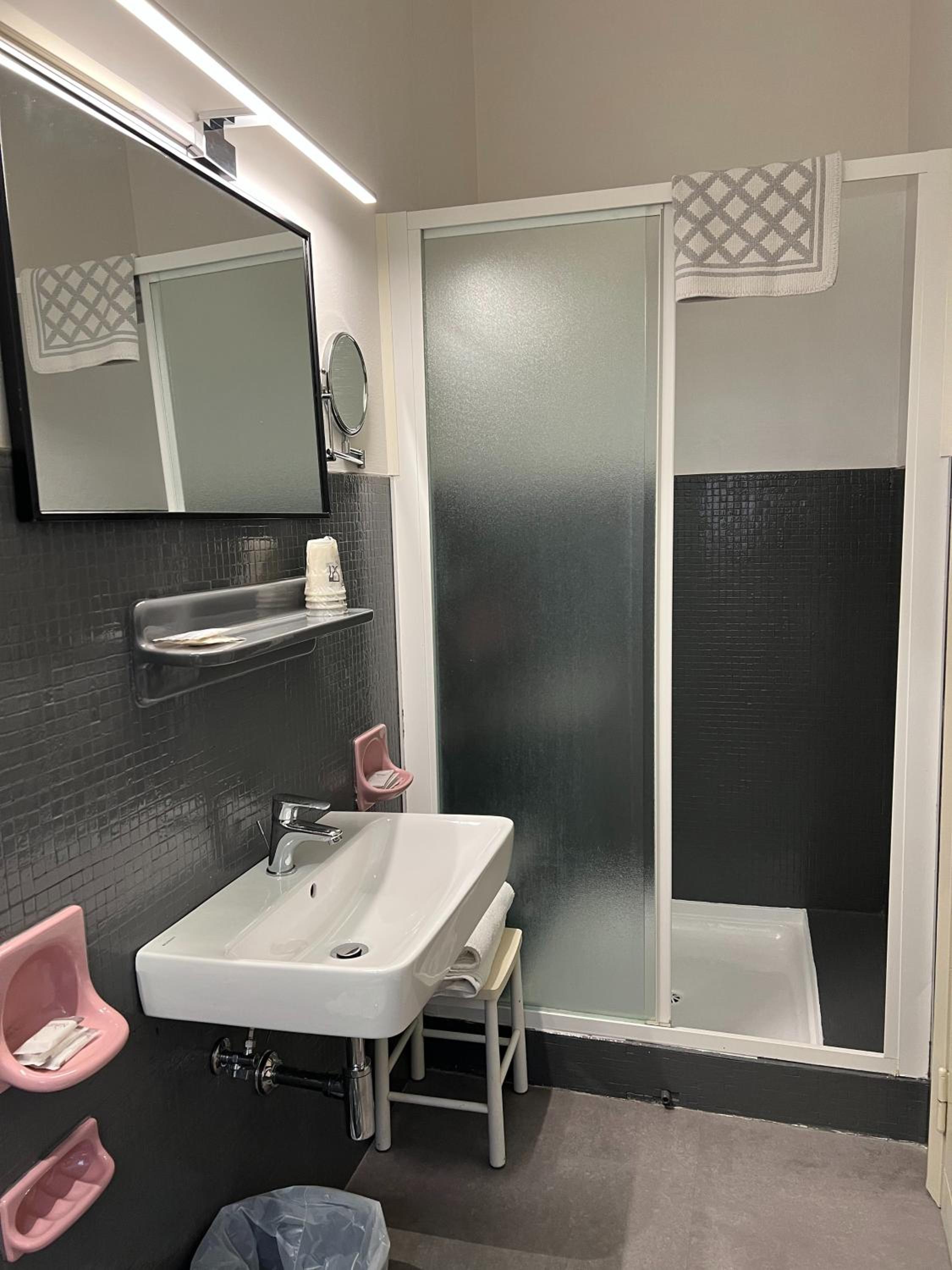 Double or Twin Room - Photo 16