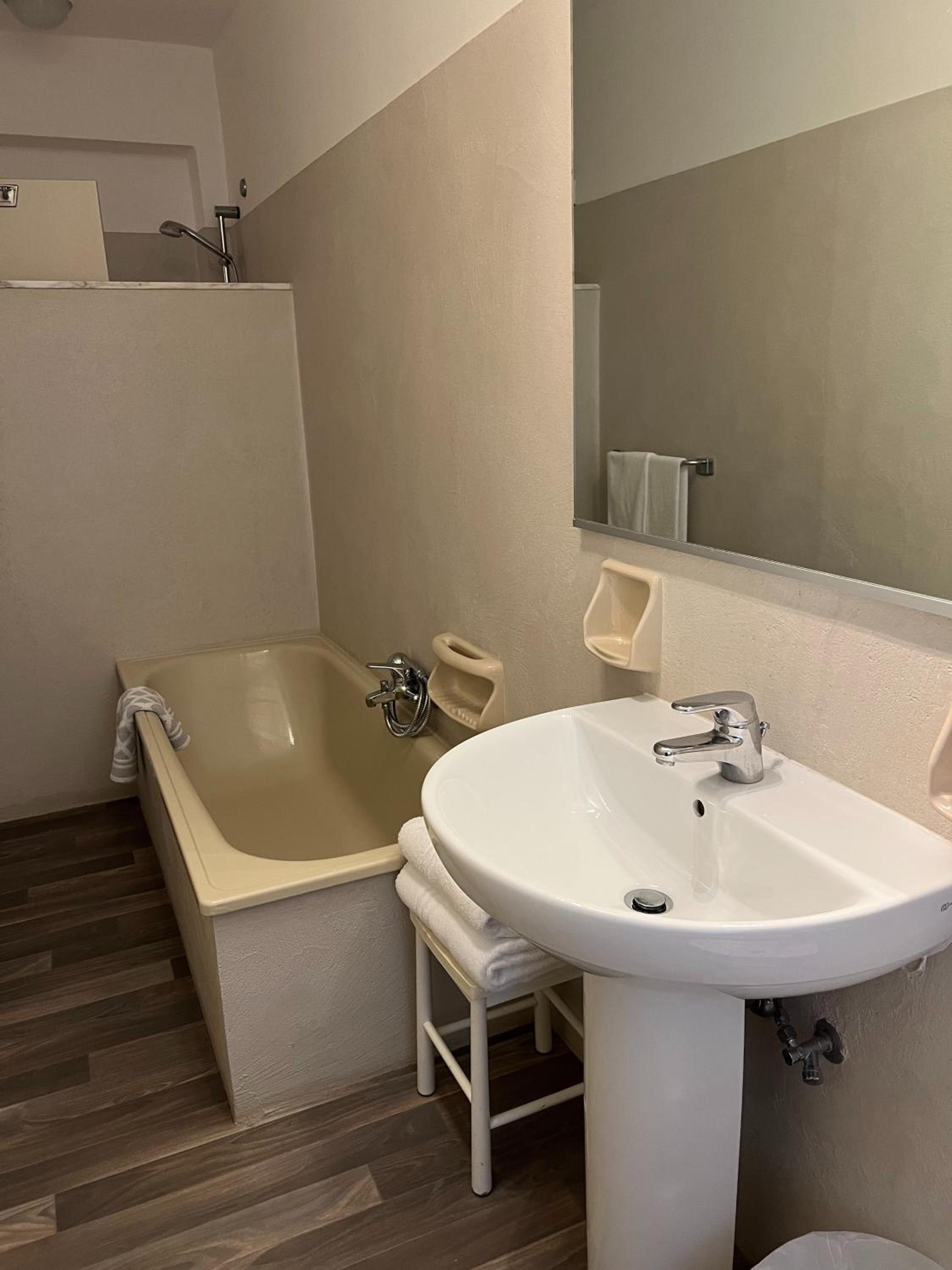 Double or Twin Room - Photo 8