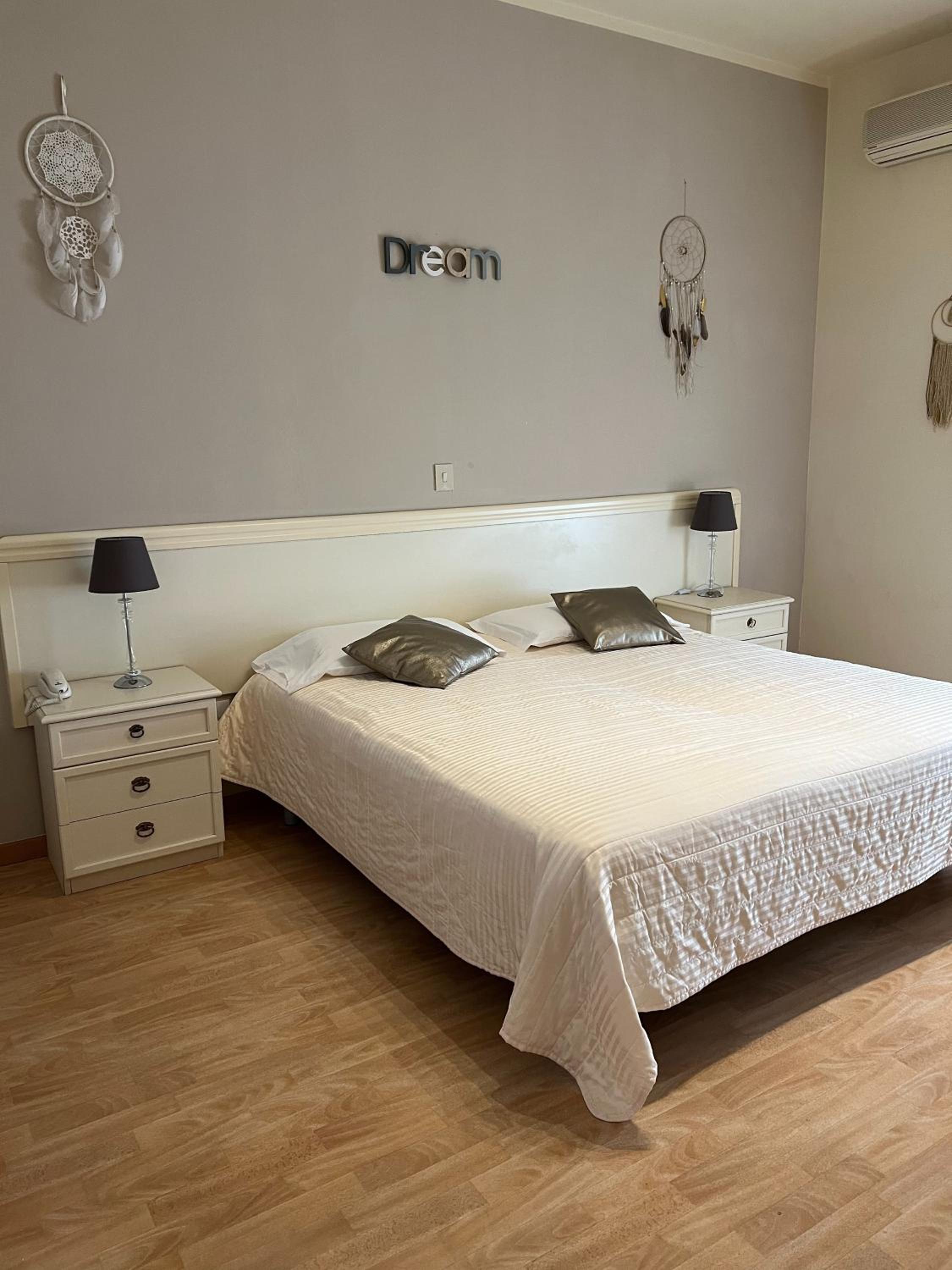 Double or Twin Room - Photo 14