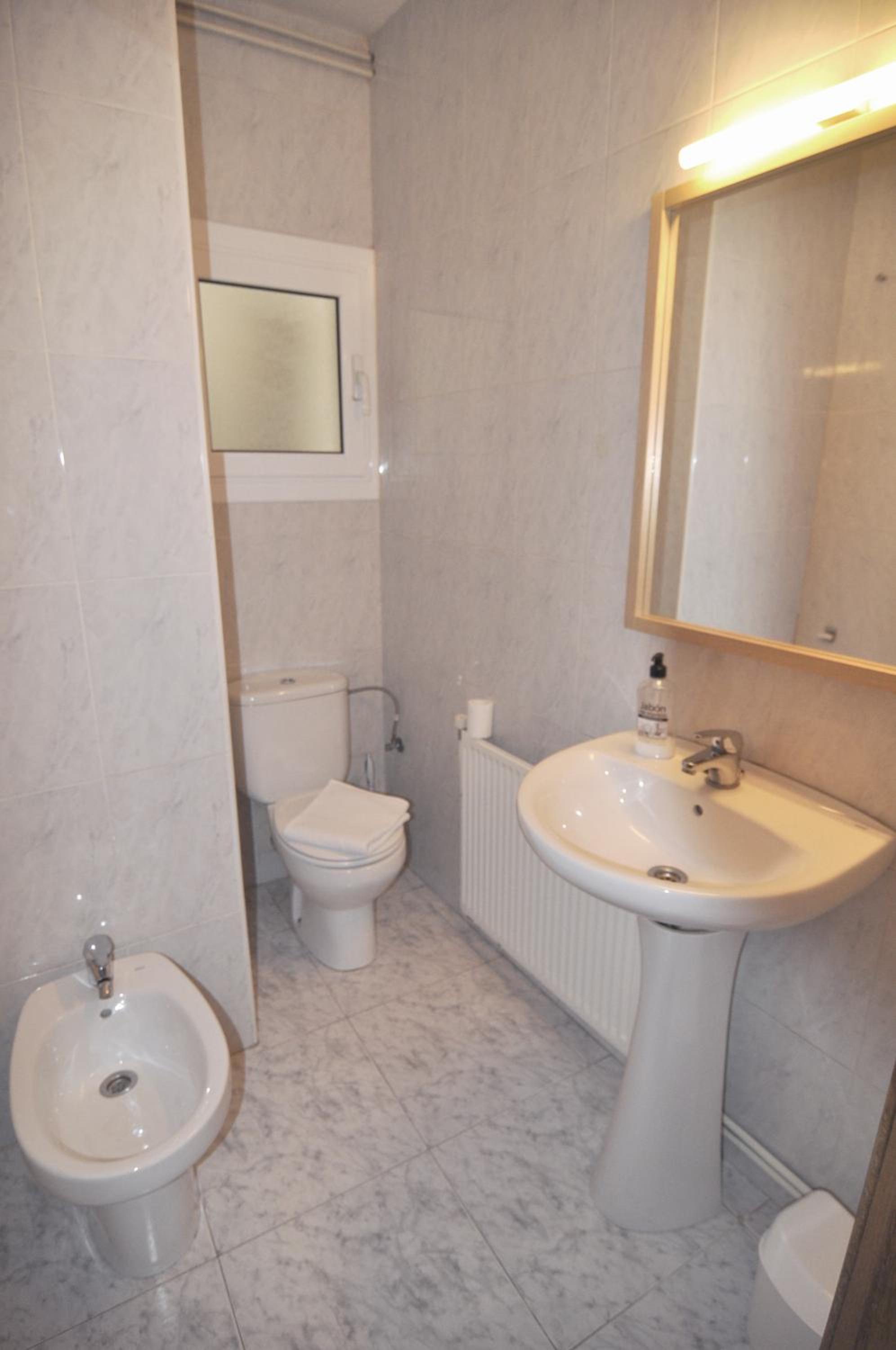 Three-Bedroom Apartment with balcony (6 Adults) - Asturias photo 2