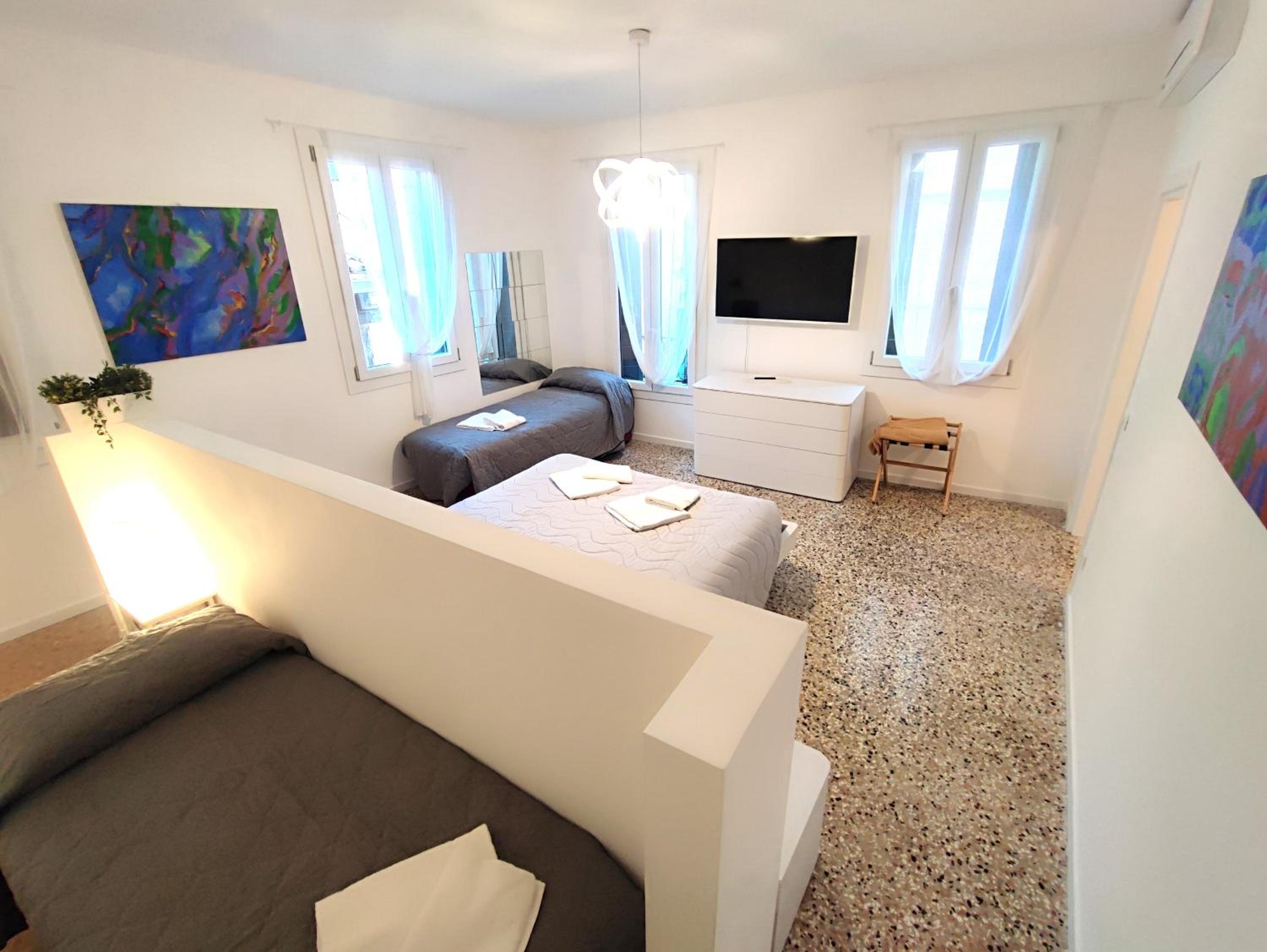 Apartment photo 2