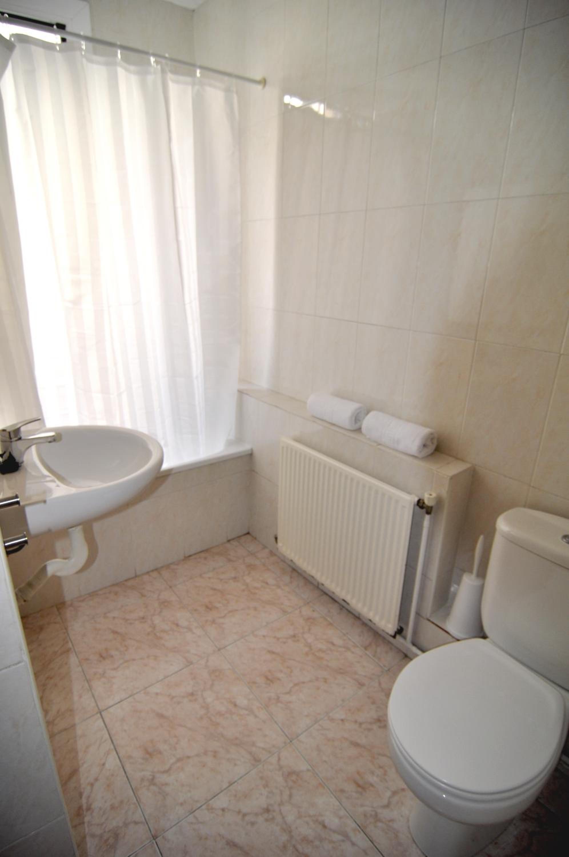 Three-Bedroom Apartment with balcony (6 Adults) - Asturias photo 2