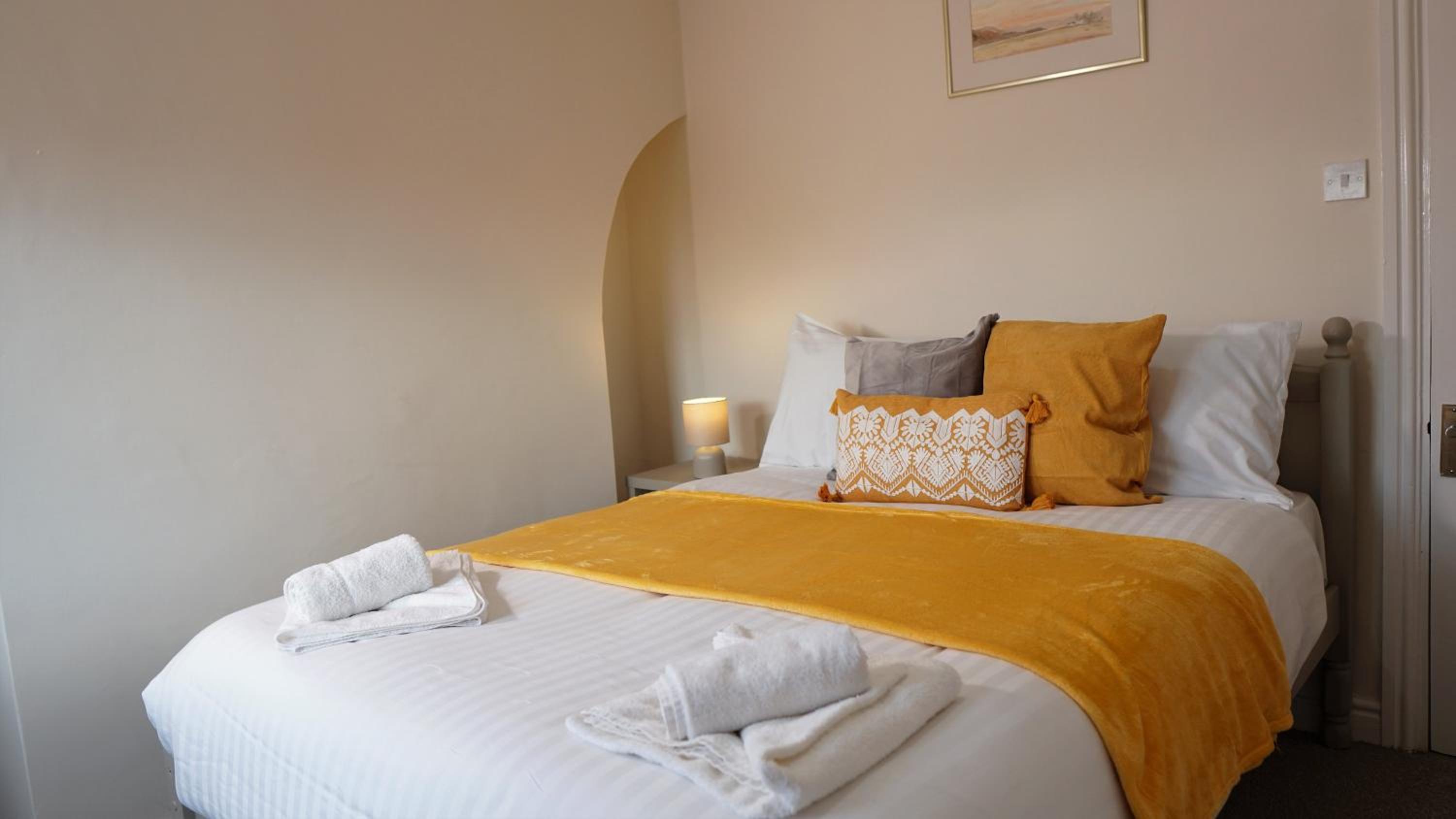 Four-Bedroom House - Photo 6