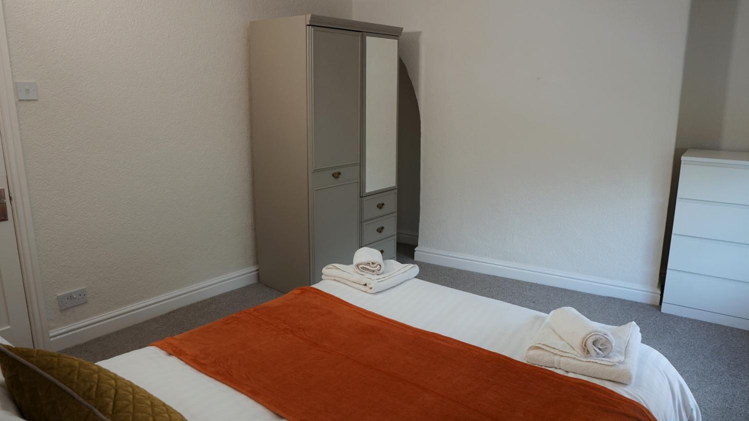 Four-Bedroom House - Photo 7
