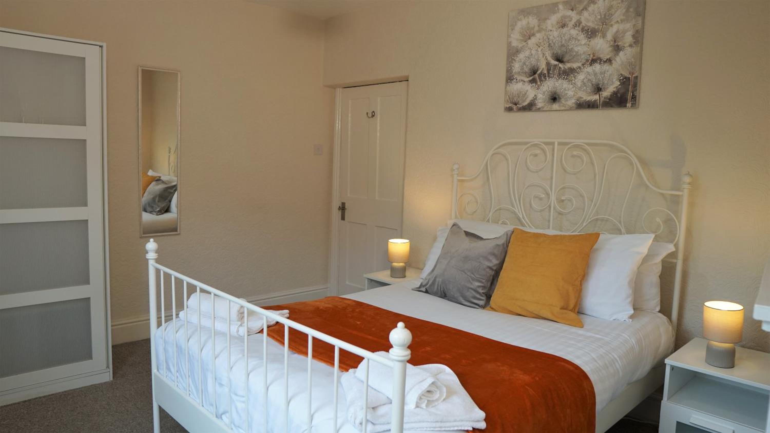 Four-Bedroom House - Photo 9