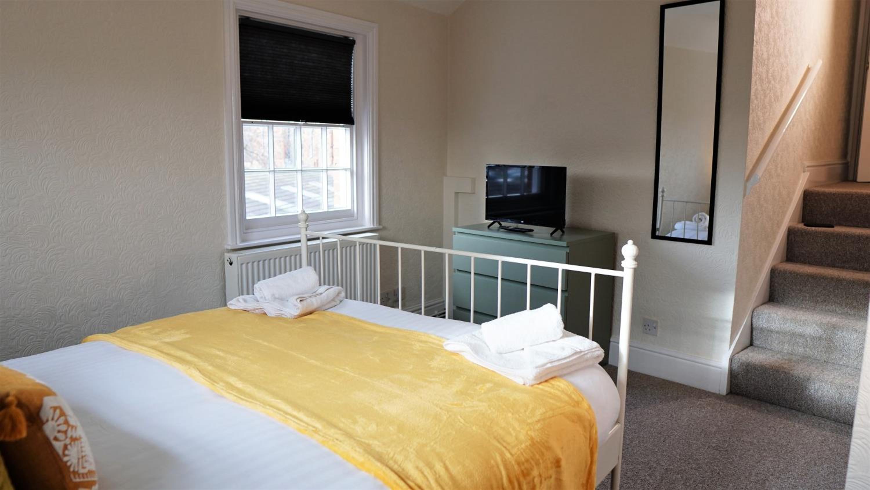 Four-Bedroom House - Photo 11
