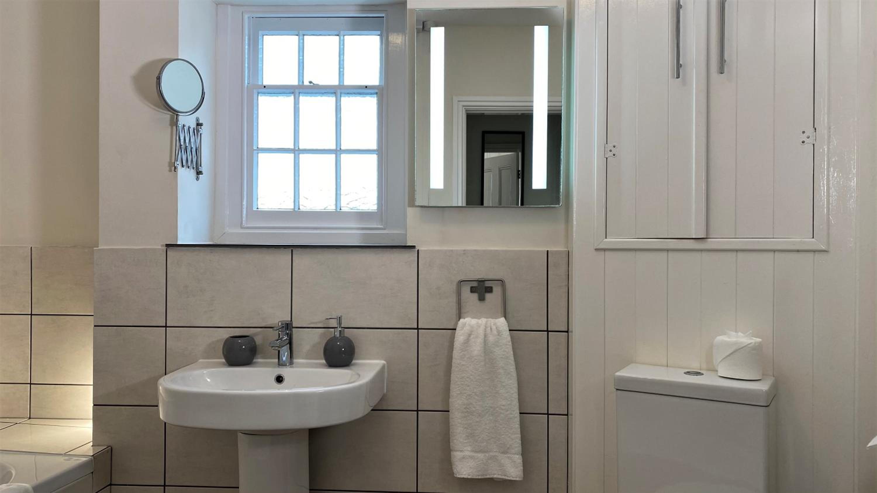 Four-Bedroom House - Photo 19