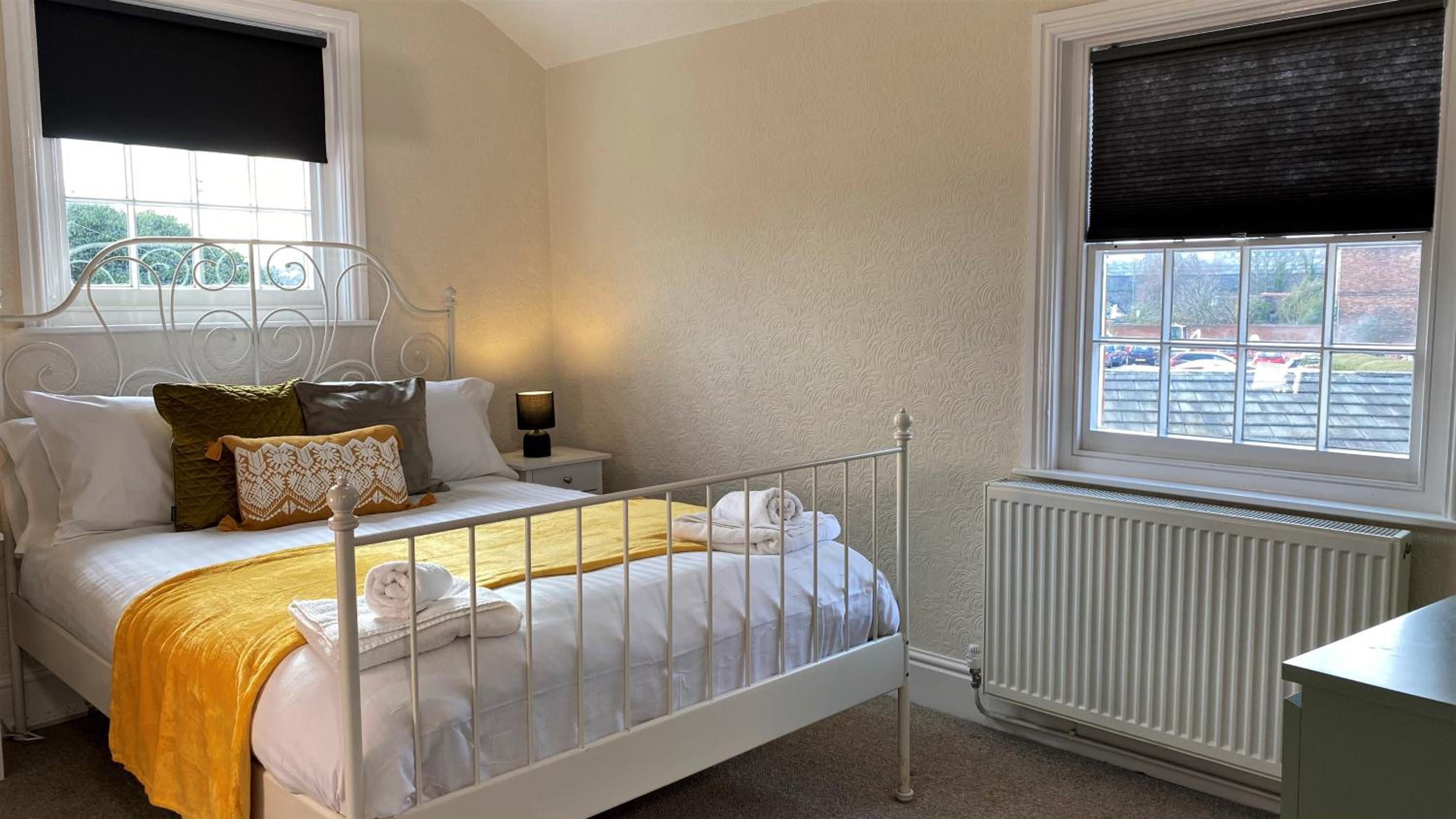 Four-Bedroom House - Photo 23