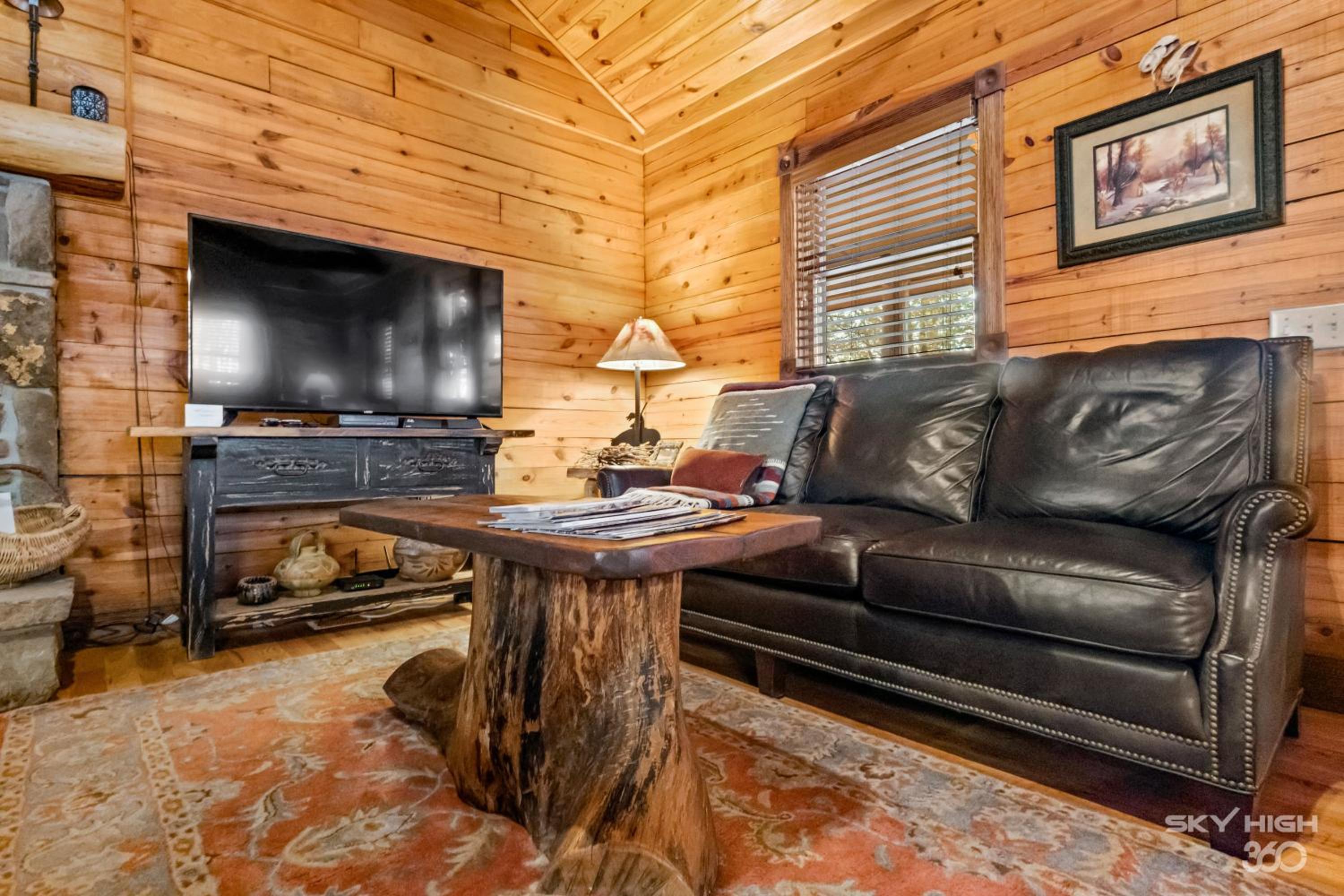 Cherokee One-Bedroom Cottage with Spa Bath – Forest View photo 2