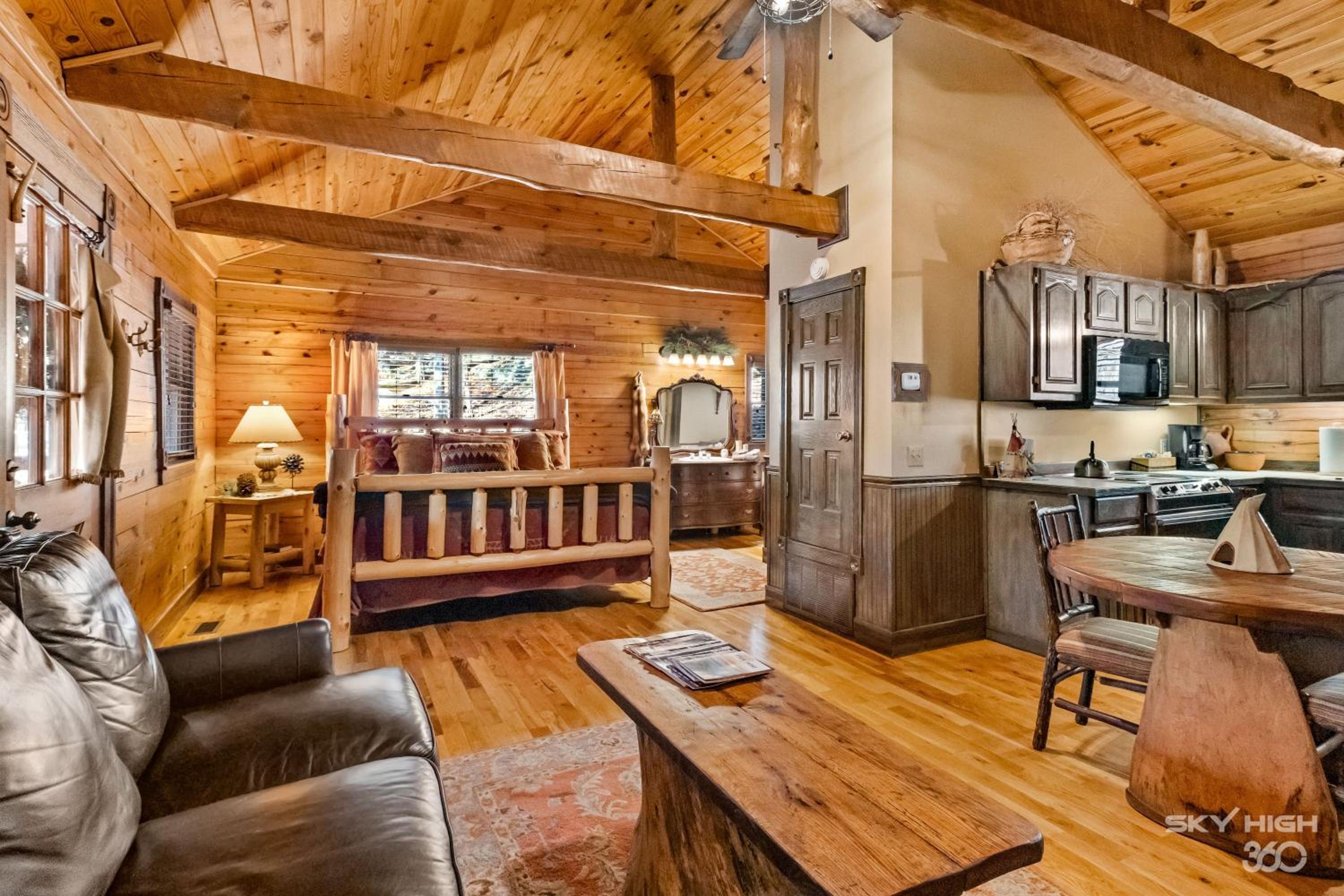 Cherokee One-Bedroom Cottage with Spa Bath – Forest View photo 1
