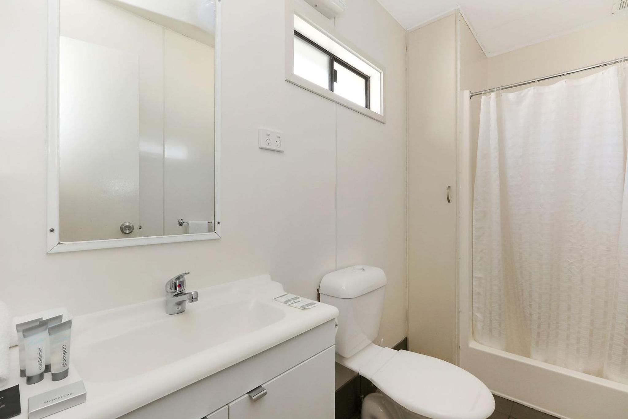 Economy Cabin - Sleeps 6 - Dog Friendly photo 3