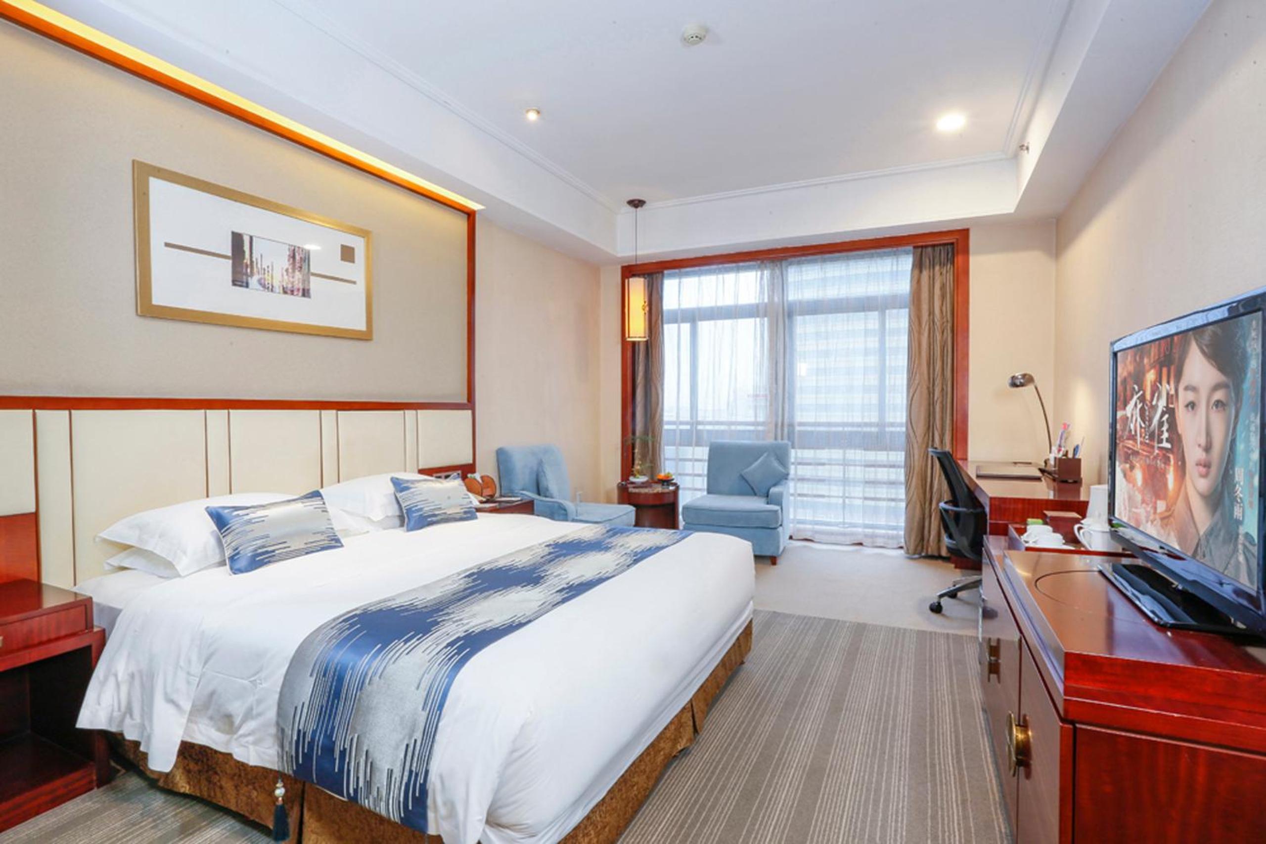 Standard Queen Room photo 3