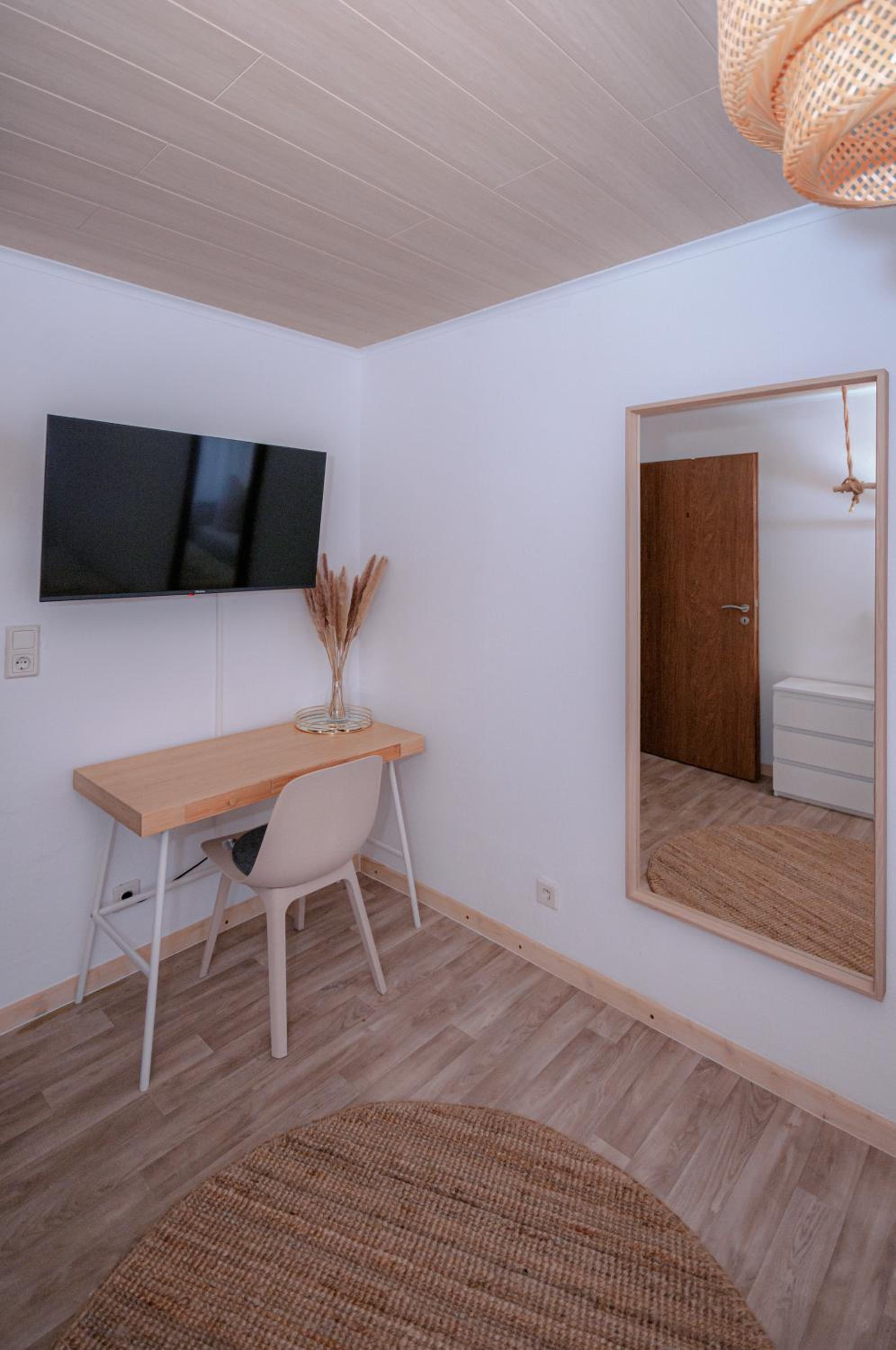 Standard Twin Room with Shared Bathroom photo 2