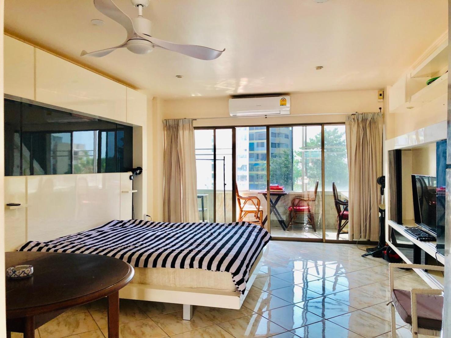 Superior One-Bedroom Apartment with Balcony