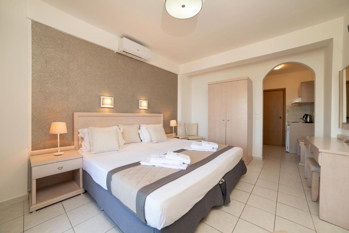 Deluxe Double Room with Balcony and Sea View