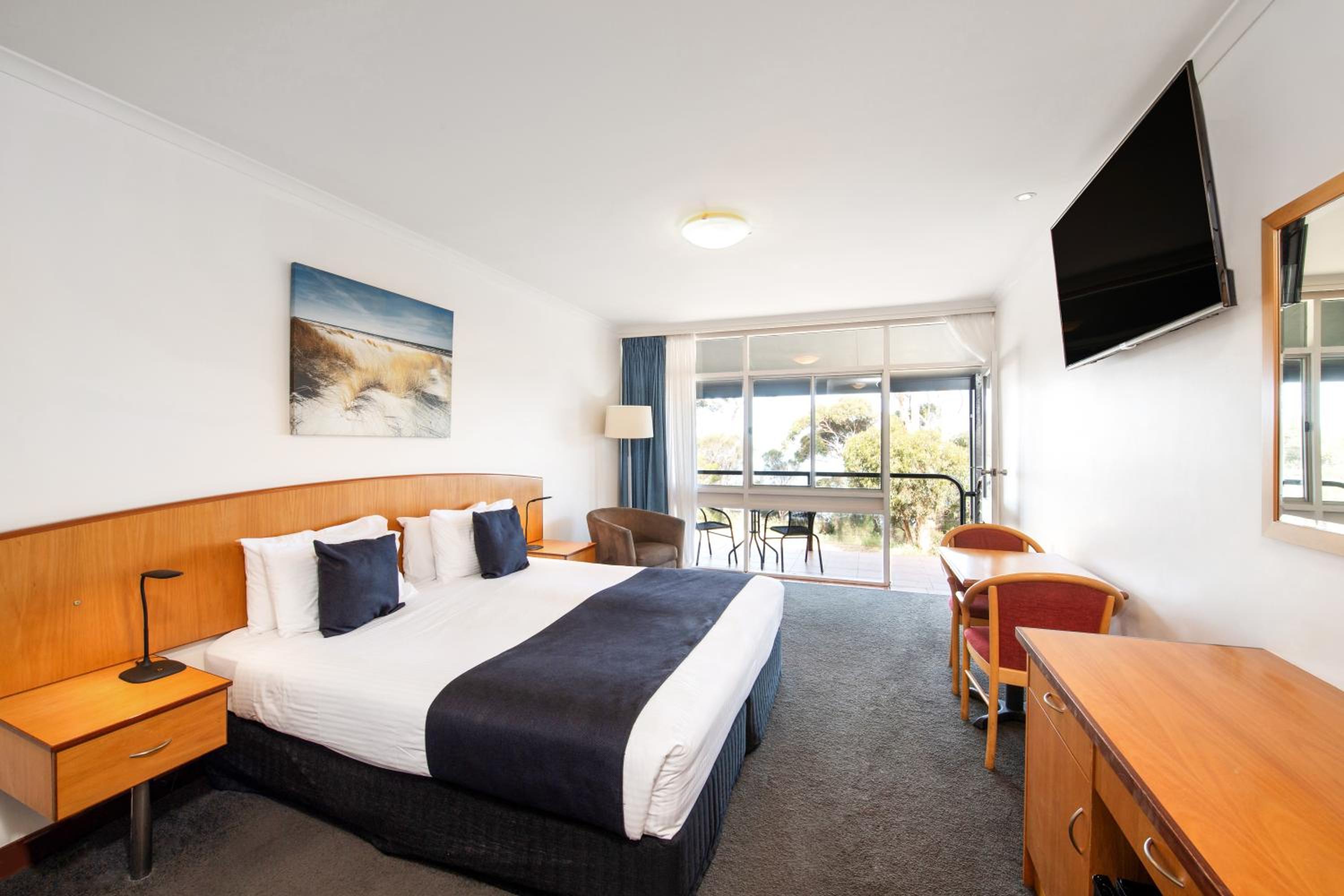 Superior King Bayview - Photo 8