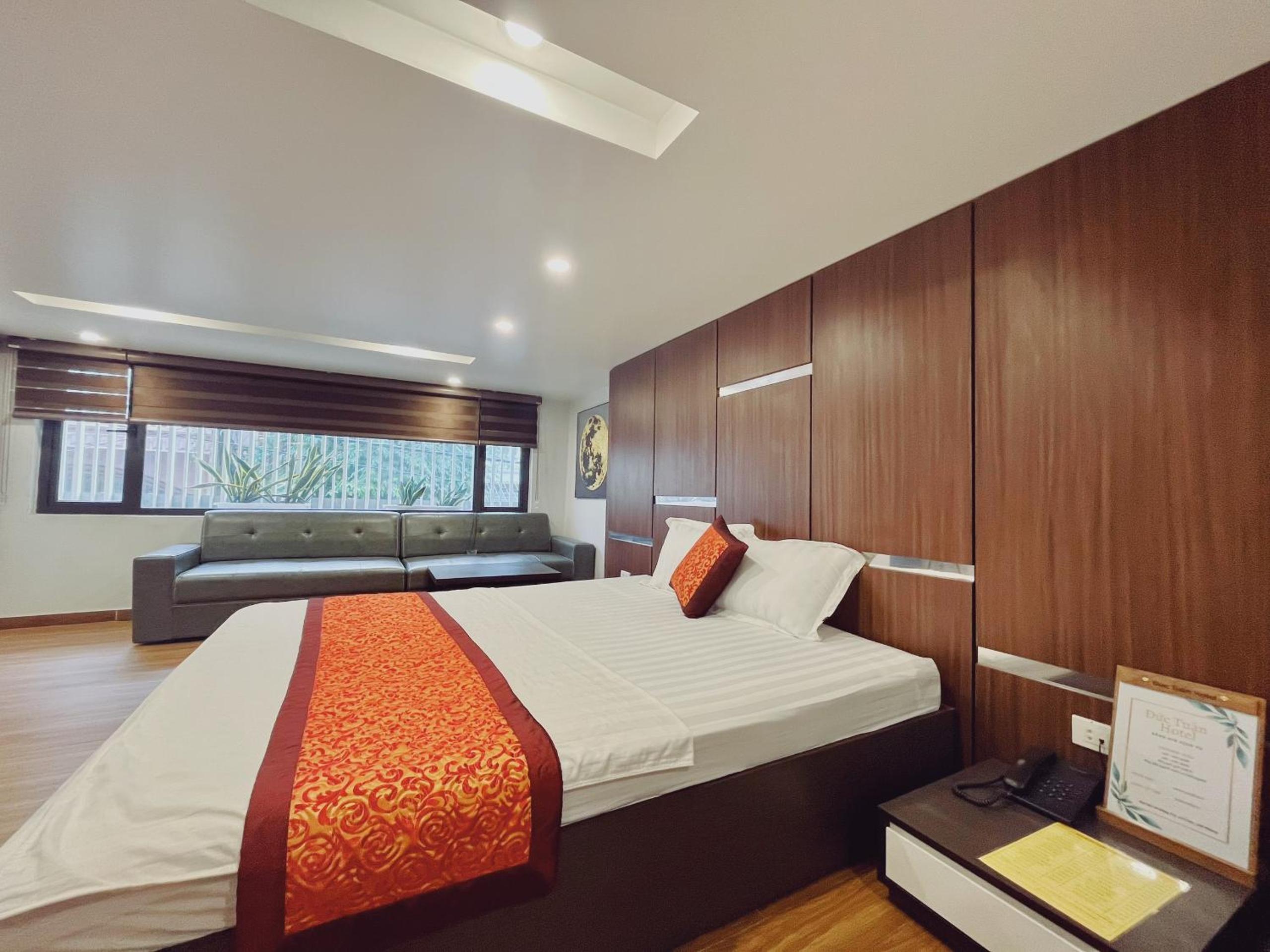 Family Room with Private Bathroom - Photo 3