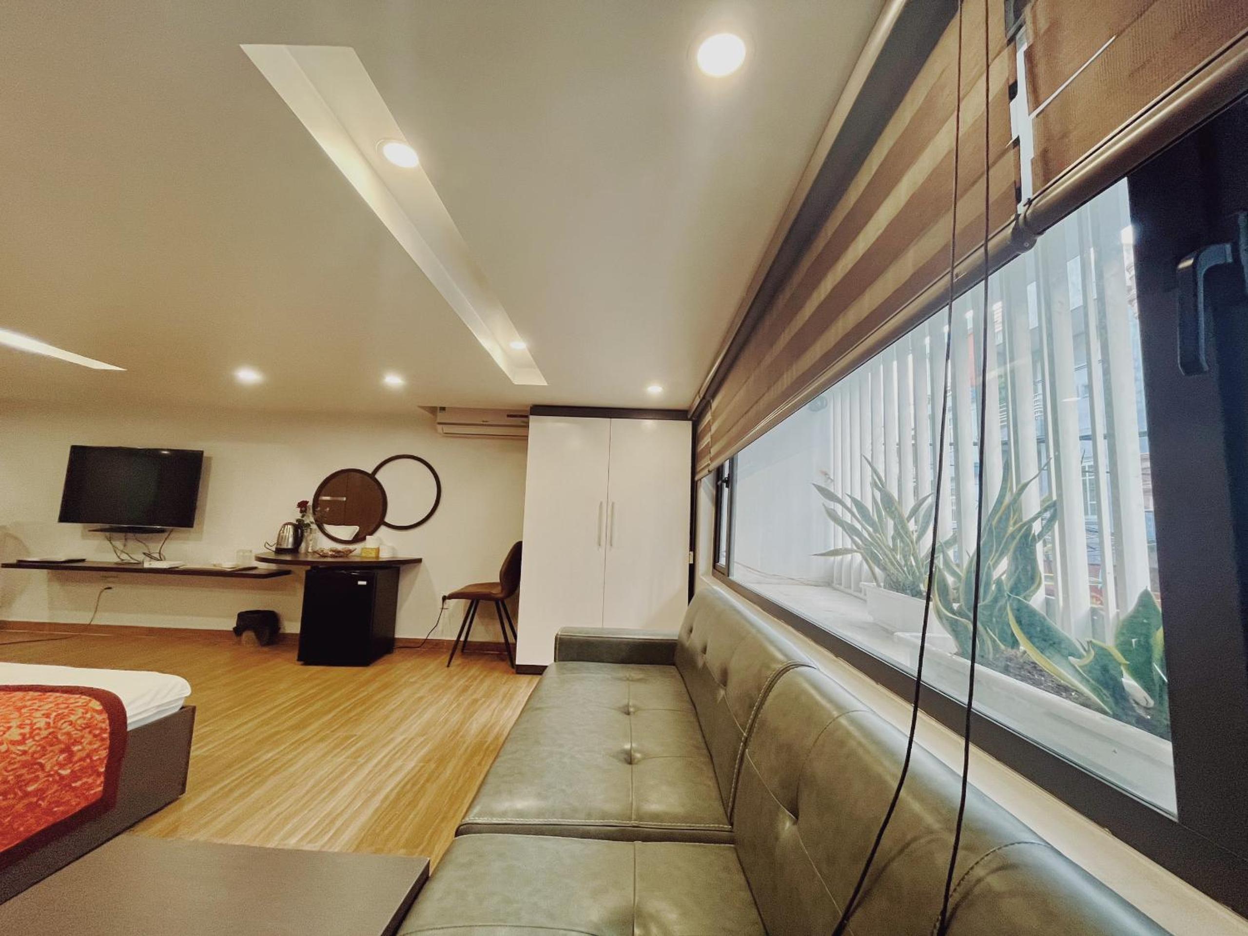 Family Room with Private Bathroom - Photo 4