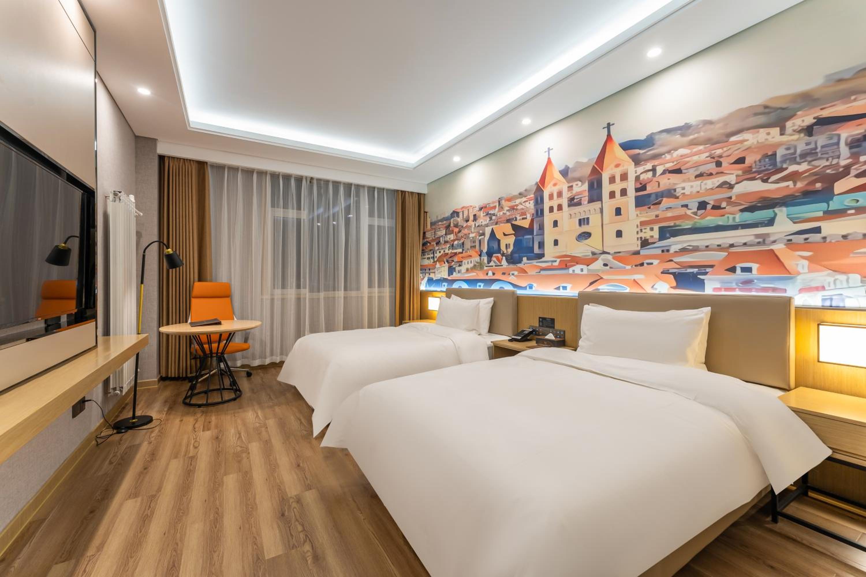 Small Twin Room - Photo 1