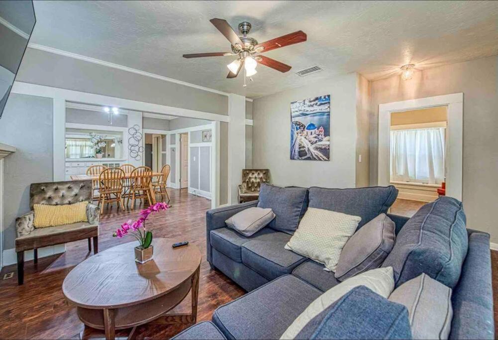 Three-Bedroom Apartment photo 1