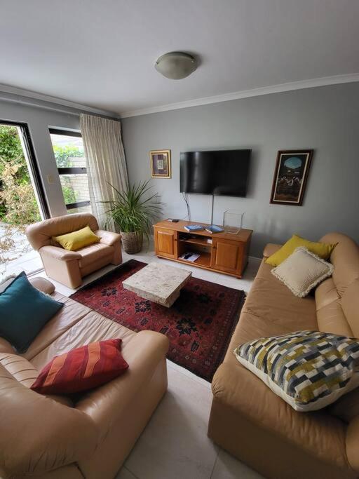 Three-Bedroom House photo 1